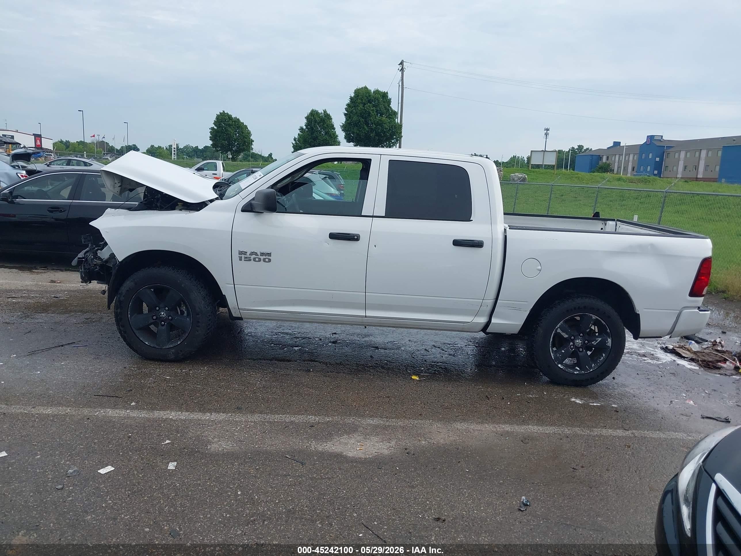 2015 Ram 1500 Express Белый vin: 1C6RR7KG7FS699065