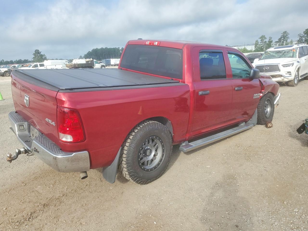 2014 Ram 1500 St Red vin: 1C6RR7KM4ES304201