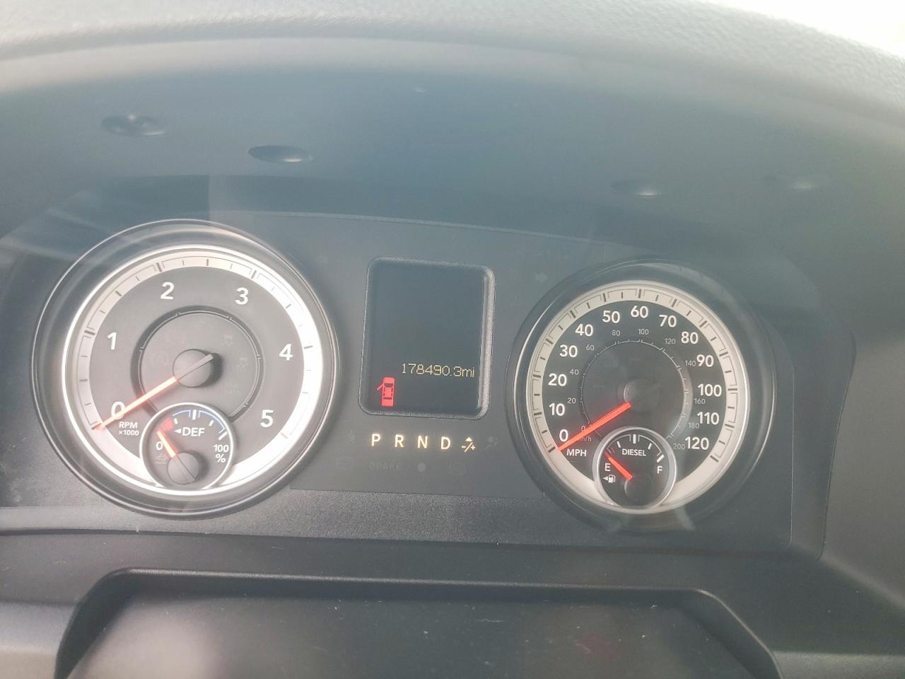 2014 Ram 1500 St Red vin: 1C6RR7KM4ES304201