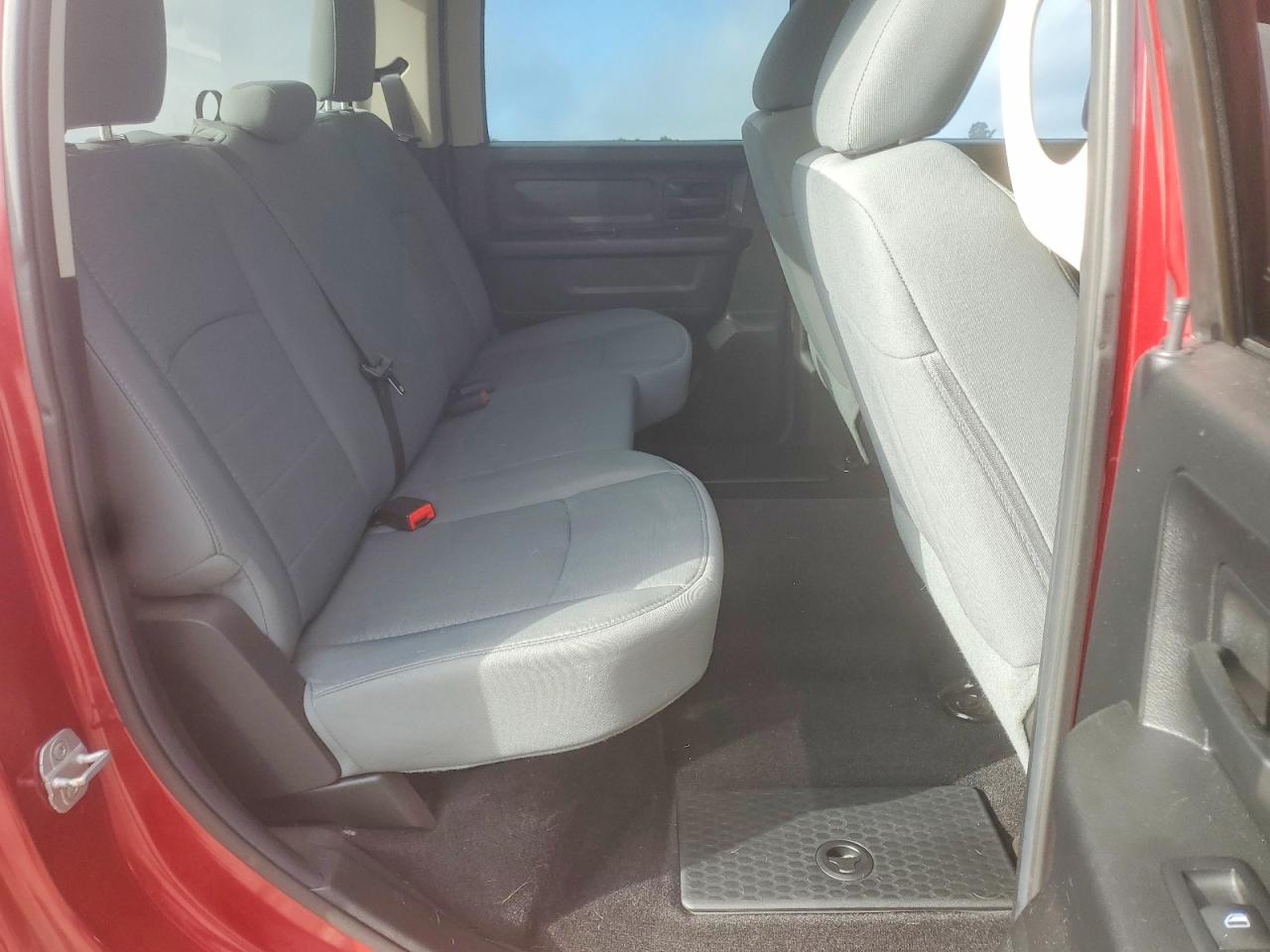 2014 Ram 1500 St Red vin: 1C6RR7KM4ES304201