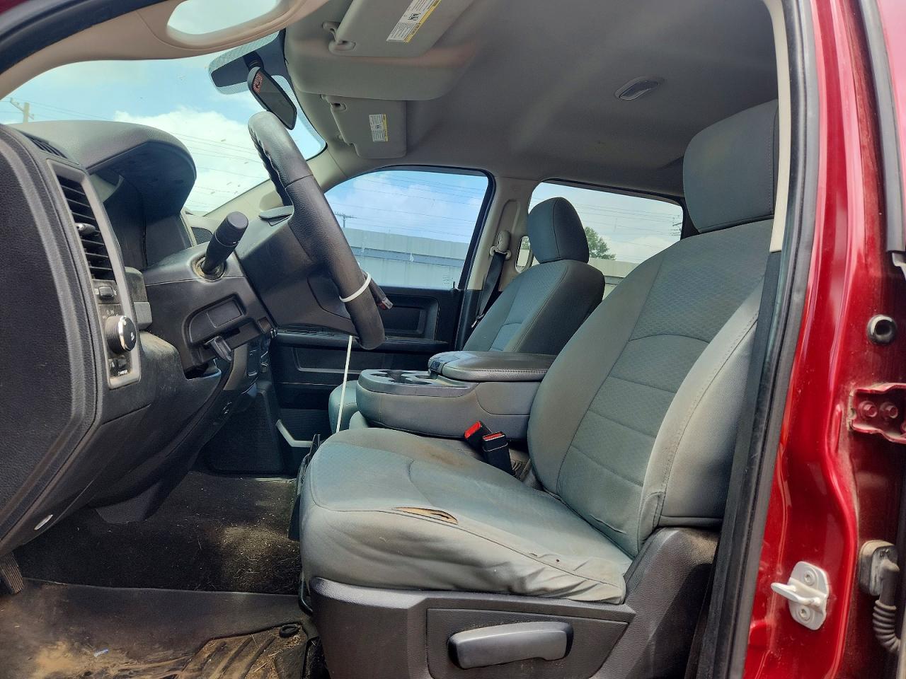 2014 Ram 1500 St Red vin: 1C6RR7KT1ES108742