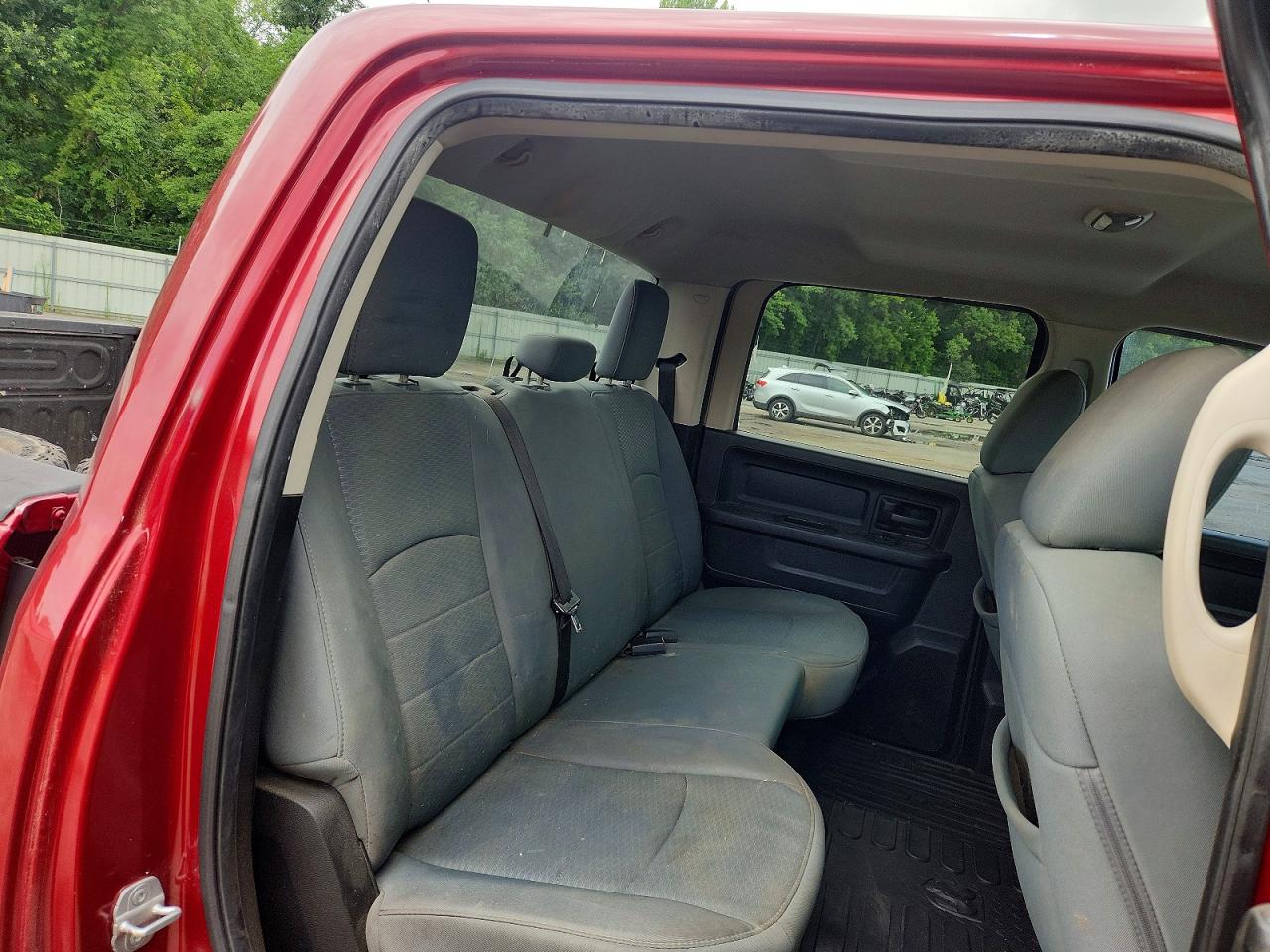 2014 Ram 1500 St Red vin: 1C6RR7KT1ES108742