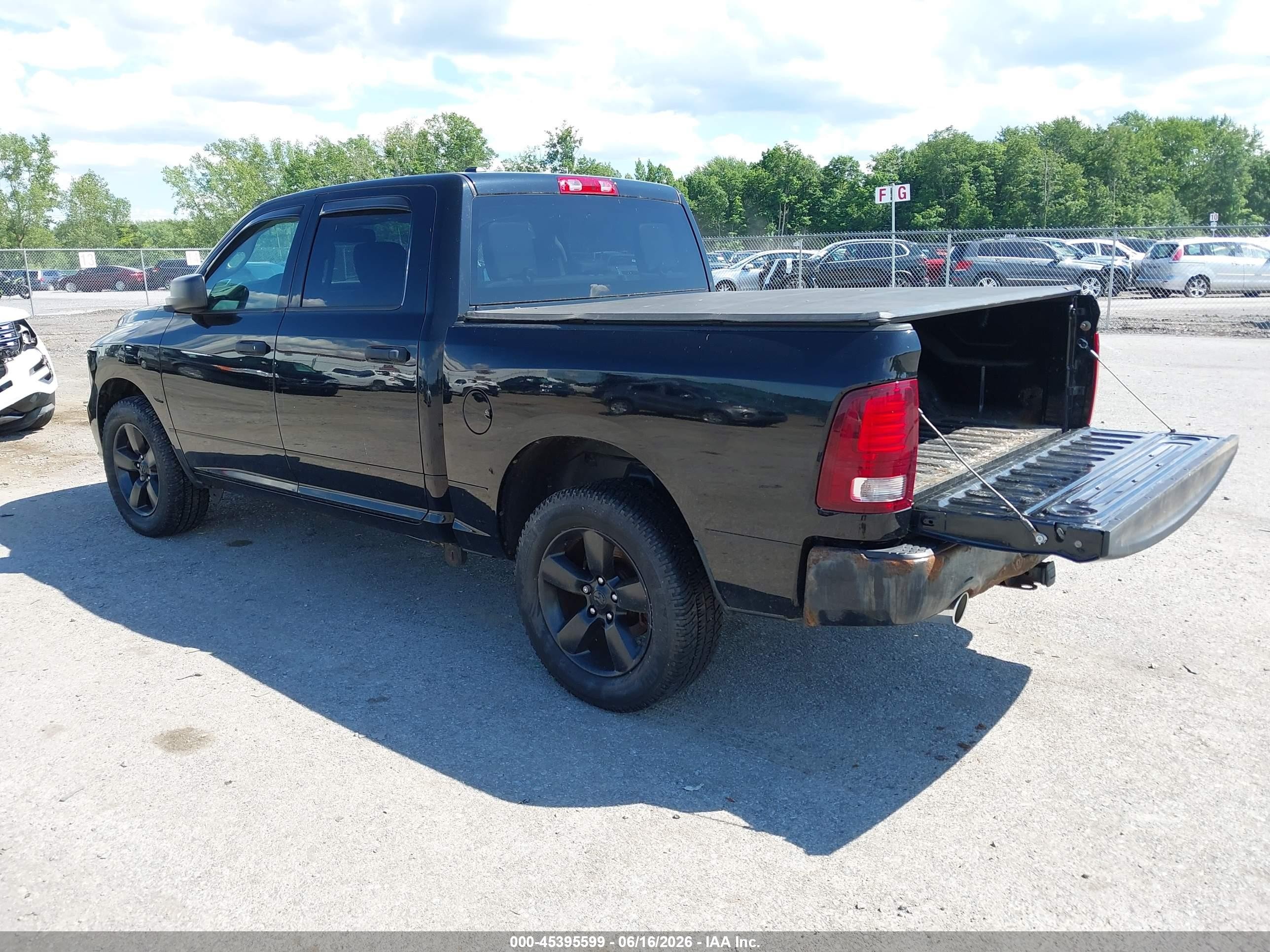 2015 Ram 1500 Express Black vin: 1C6RR7KT1FS573572