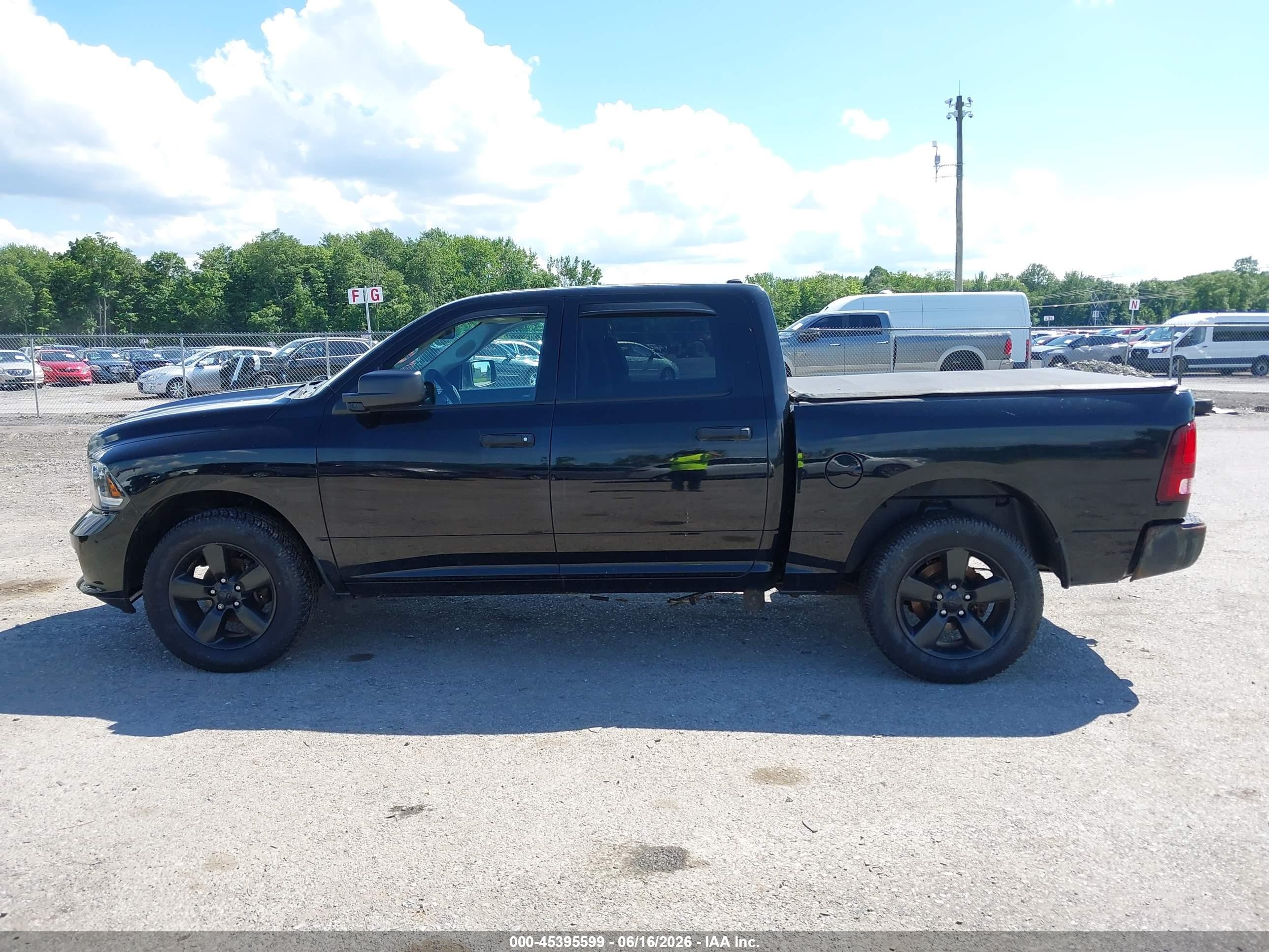 2015 Ram 1500 Express Black vin: 1C6RR7KT1FS573572