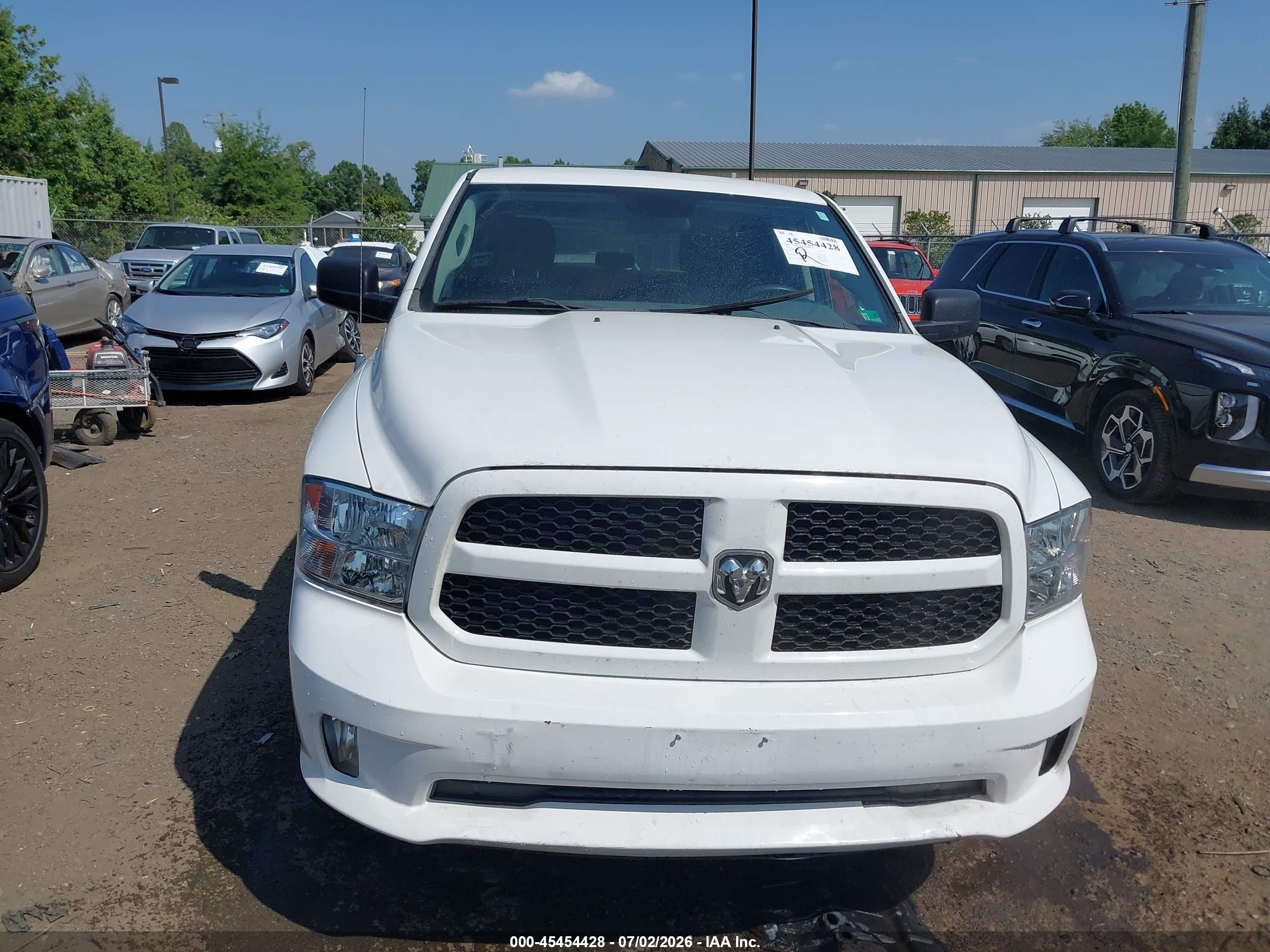 2013 Ram 1500 Express White vin: 1C6RR7KT2DS683074