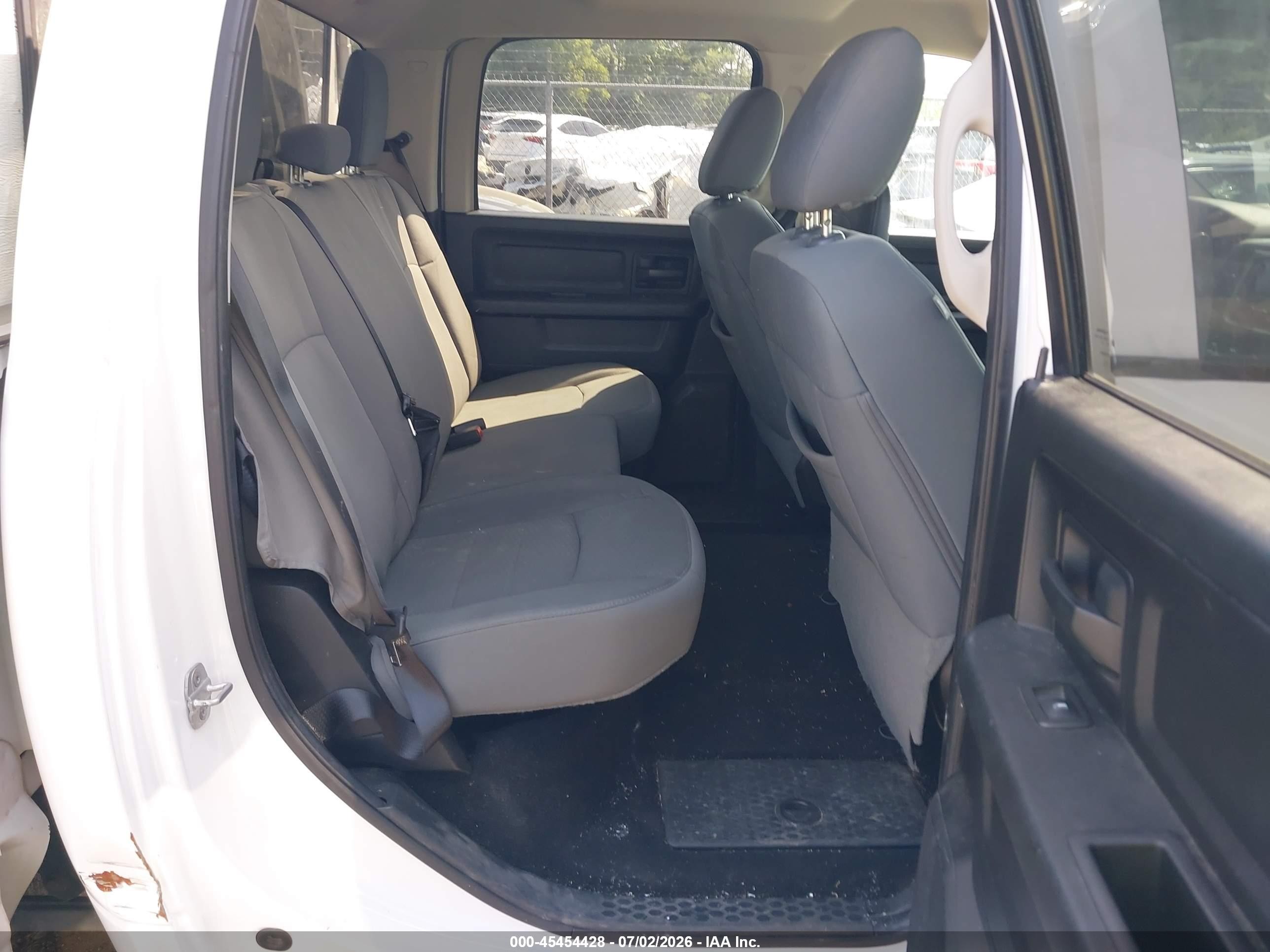 2013 Ram 1500 Express White vin: 1C6RR7KT2DS683074