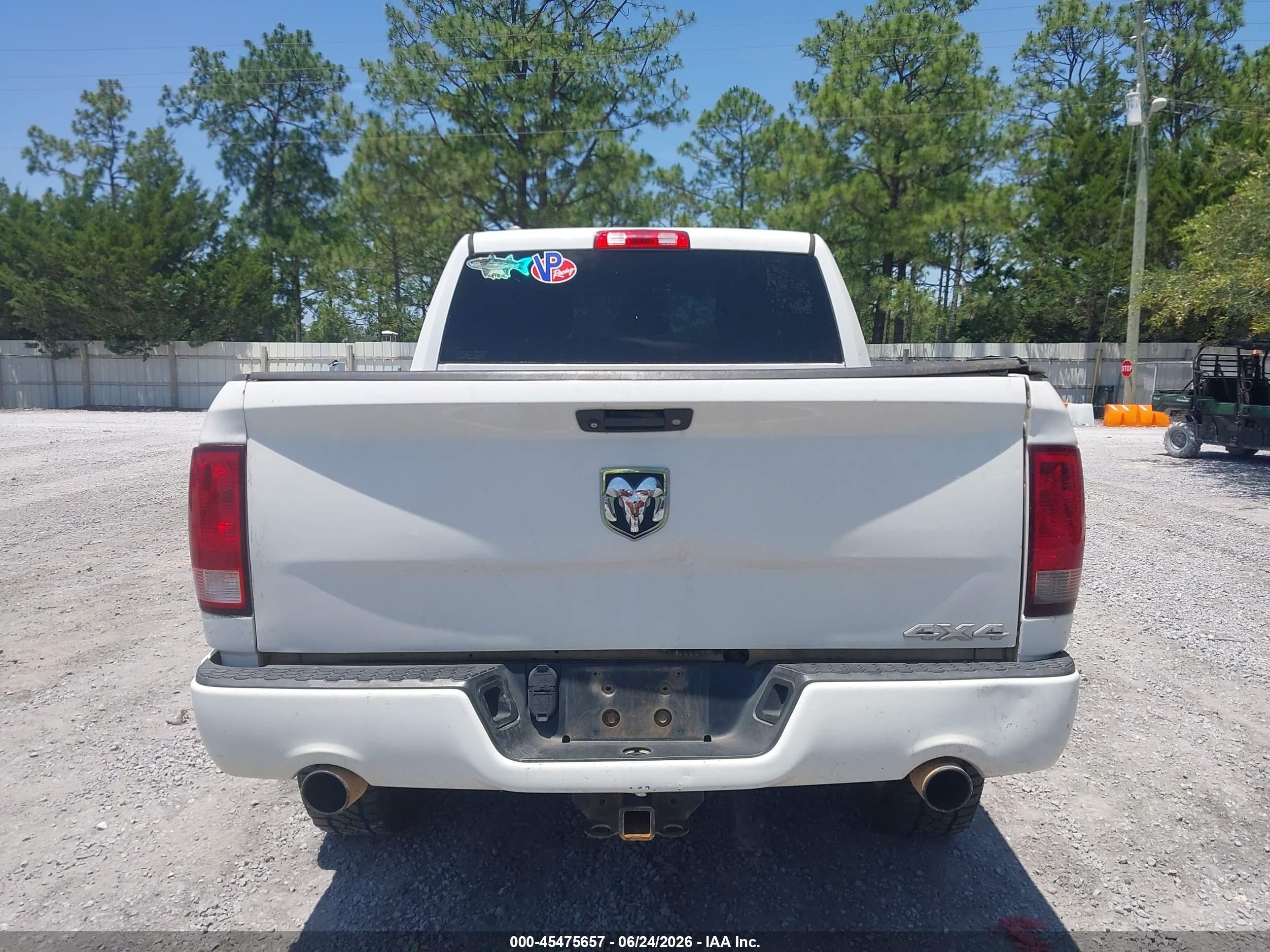 2015 Ram 1500 Express White vin: 1C6RR7KT2FS598366