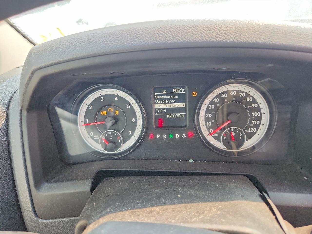 2014 Ram 1500 St Red vin: 1C6RR7KT3ES142827