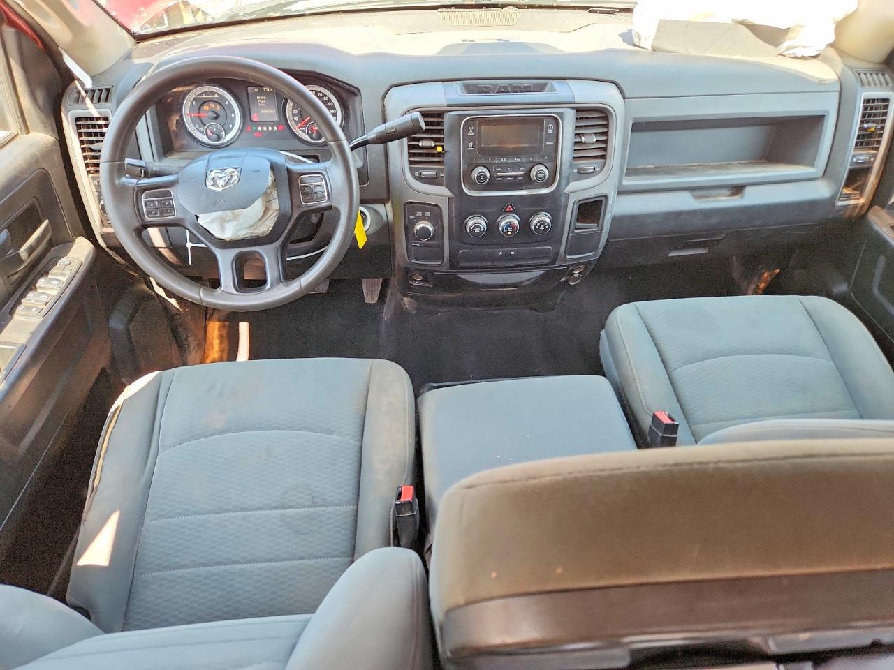 2015 Ram 1500 St Red vin: 1C6RR7KT6FS546643