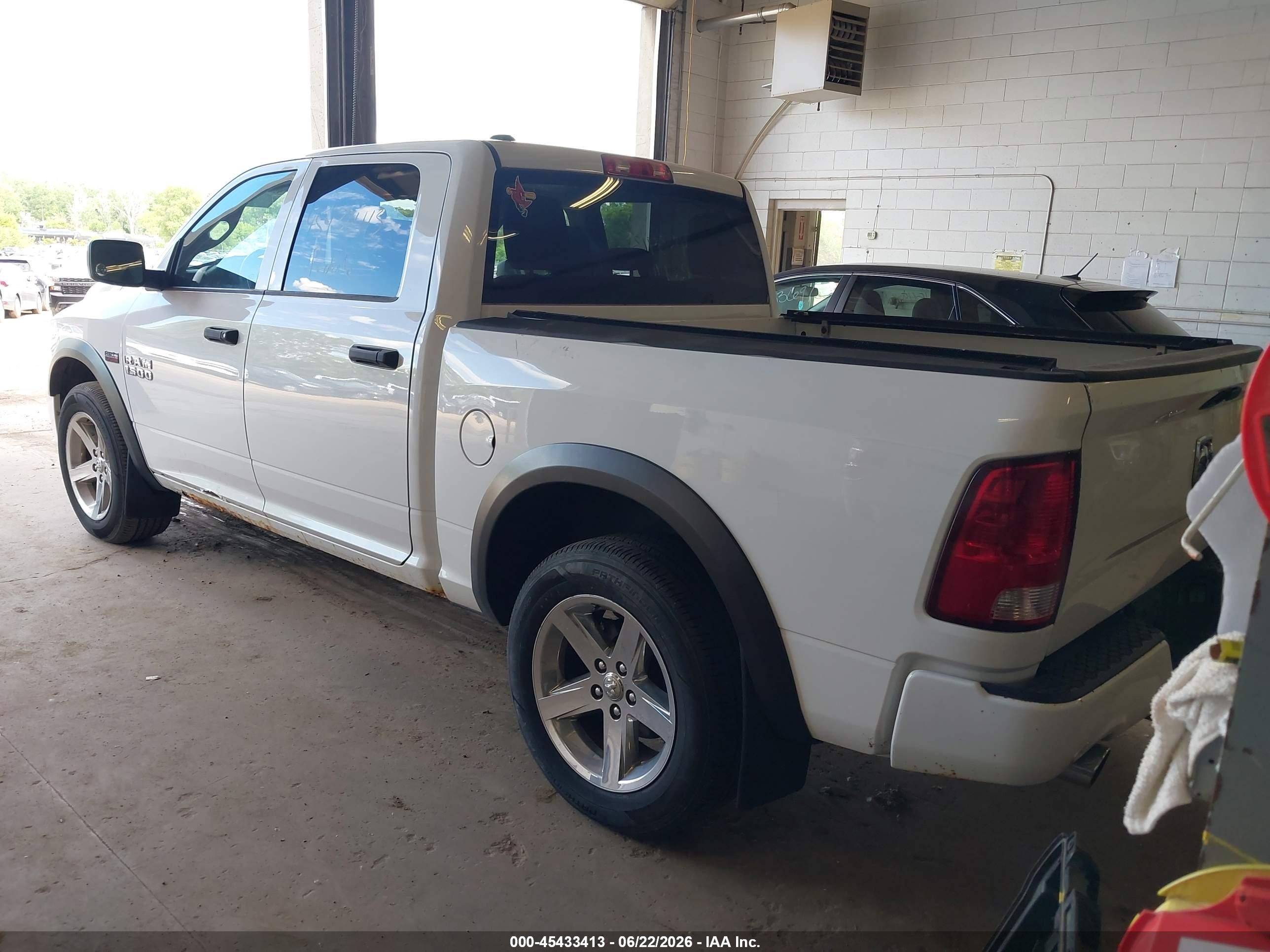 2014 Ram 1500 Express White vin: 1C6RR7KT7ES202009