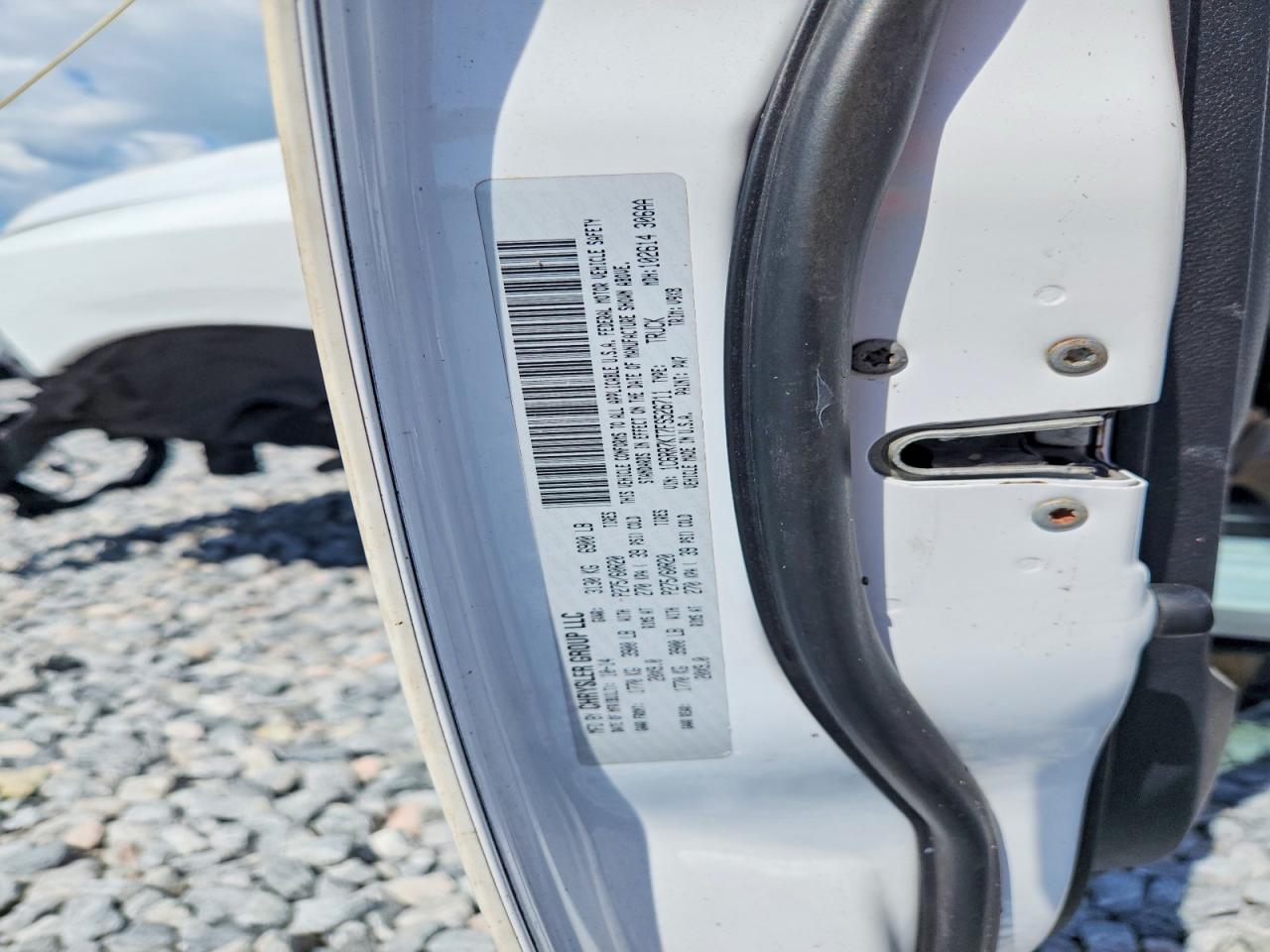 2015 Ram 1500 St White vin: 1C6RR7KT7FS526711