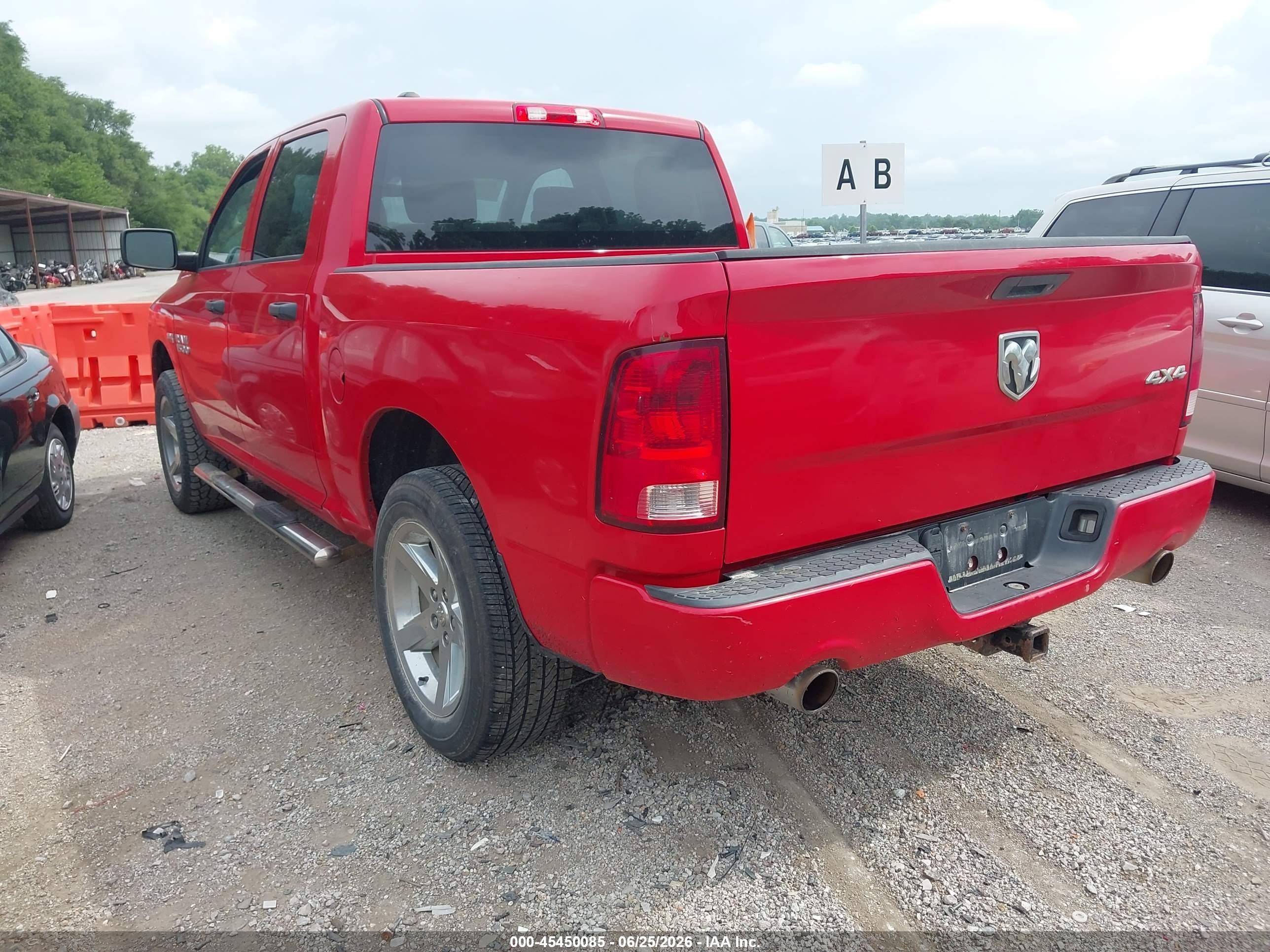2015 Ram 1500 Express Red vin: 1C6RR7KT7FS767457