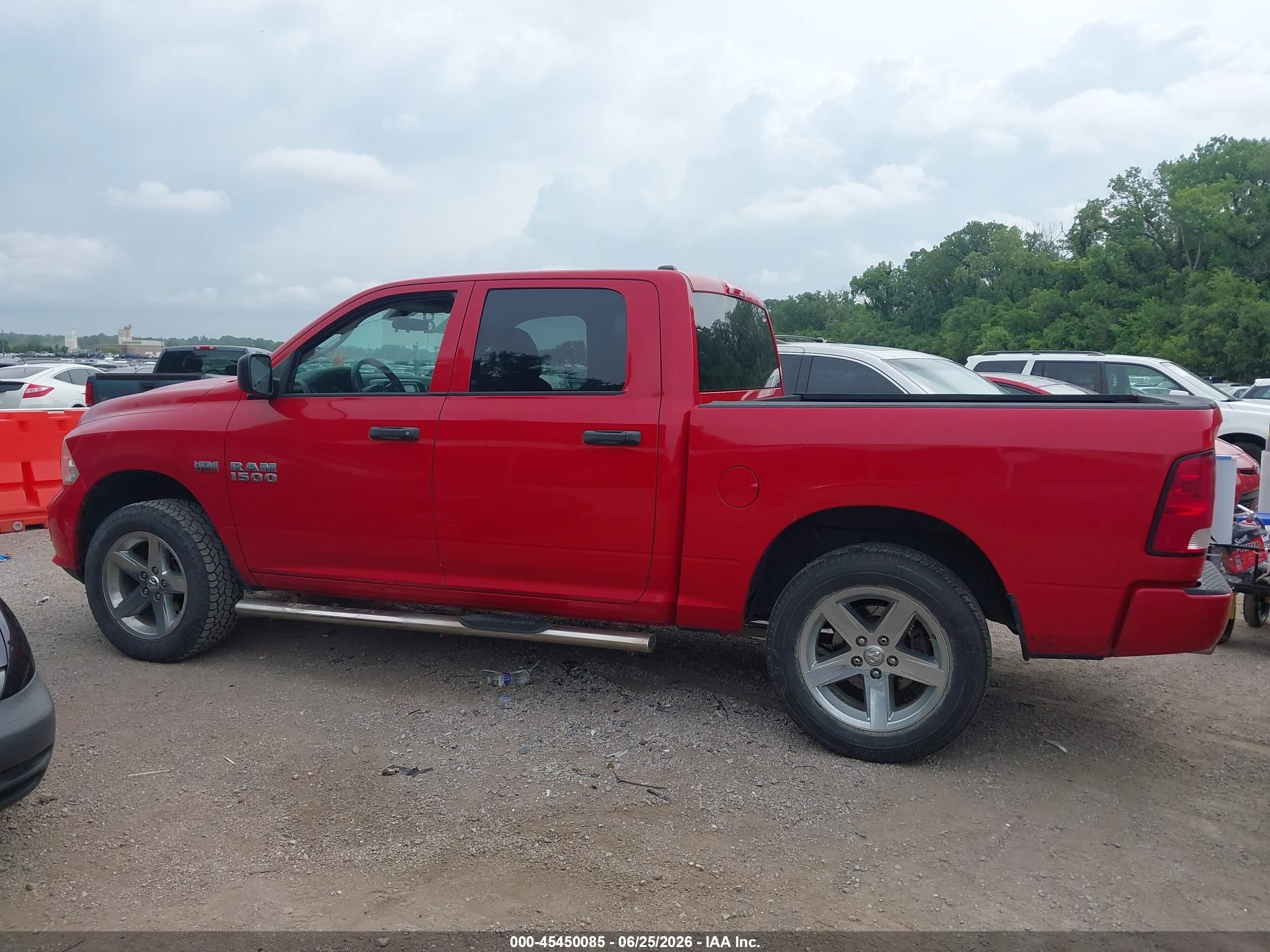 2015 Ram 1500 Express Red vin: 1C6RR7KT7FS767457