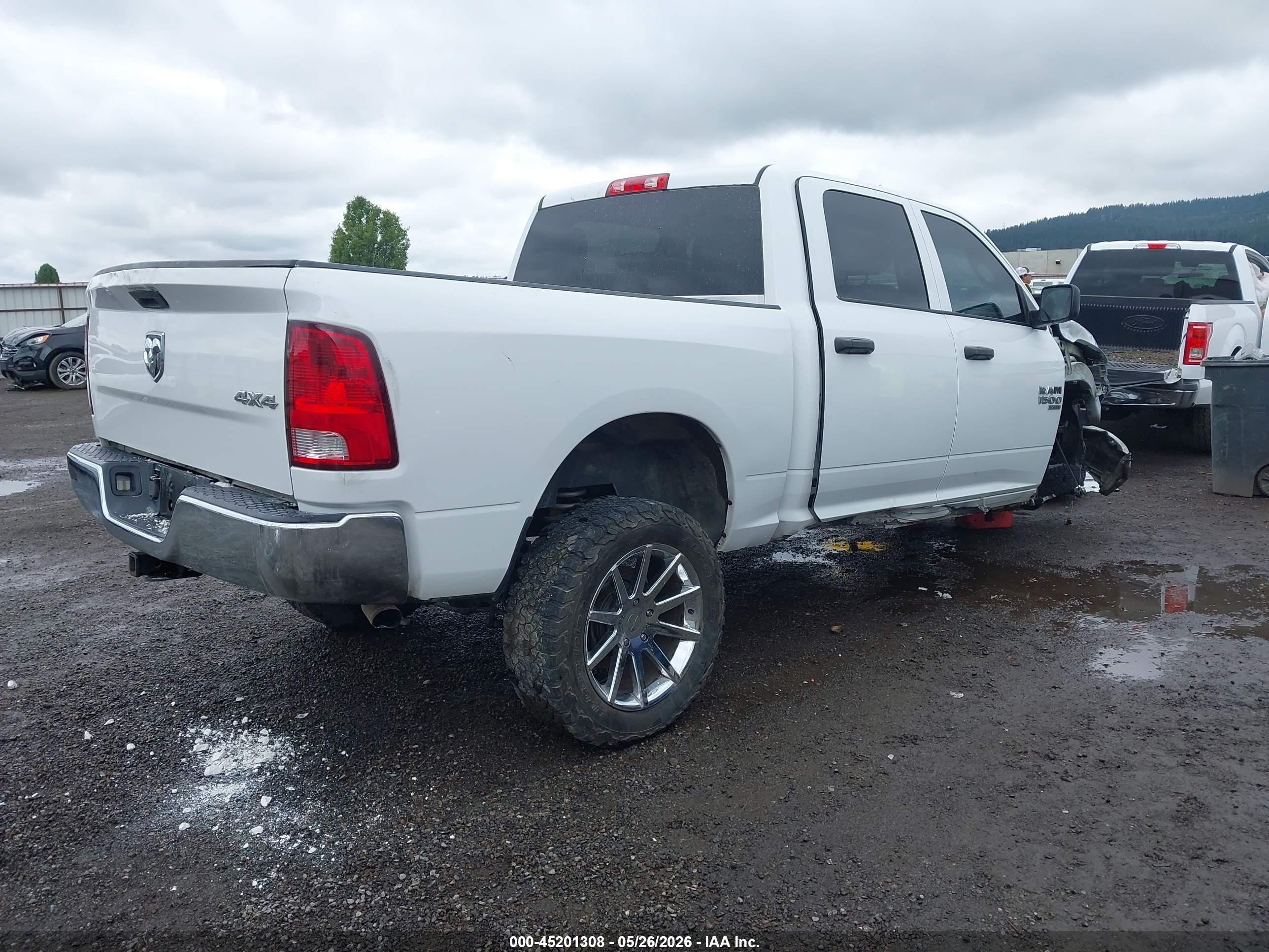 2019 Ram 1500 Classic Tradesman  4x4 5'7 Box Белый vin: 1C6RR7KT8KS632935