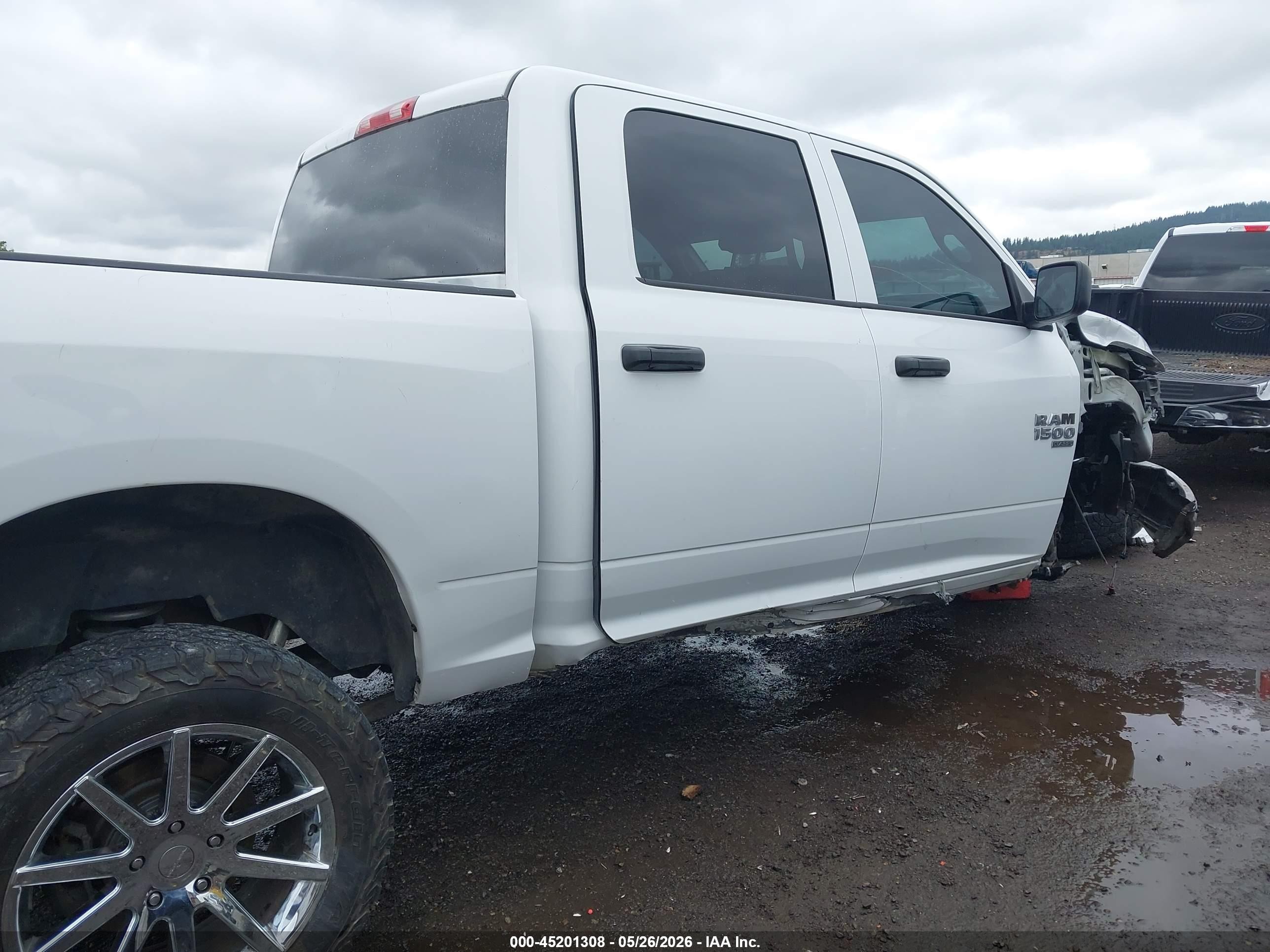 2019 Ram 1500 Classic Tradesman  4x4 5'7 Box Белый vin: 1C6RR7KT8KS632935