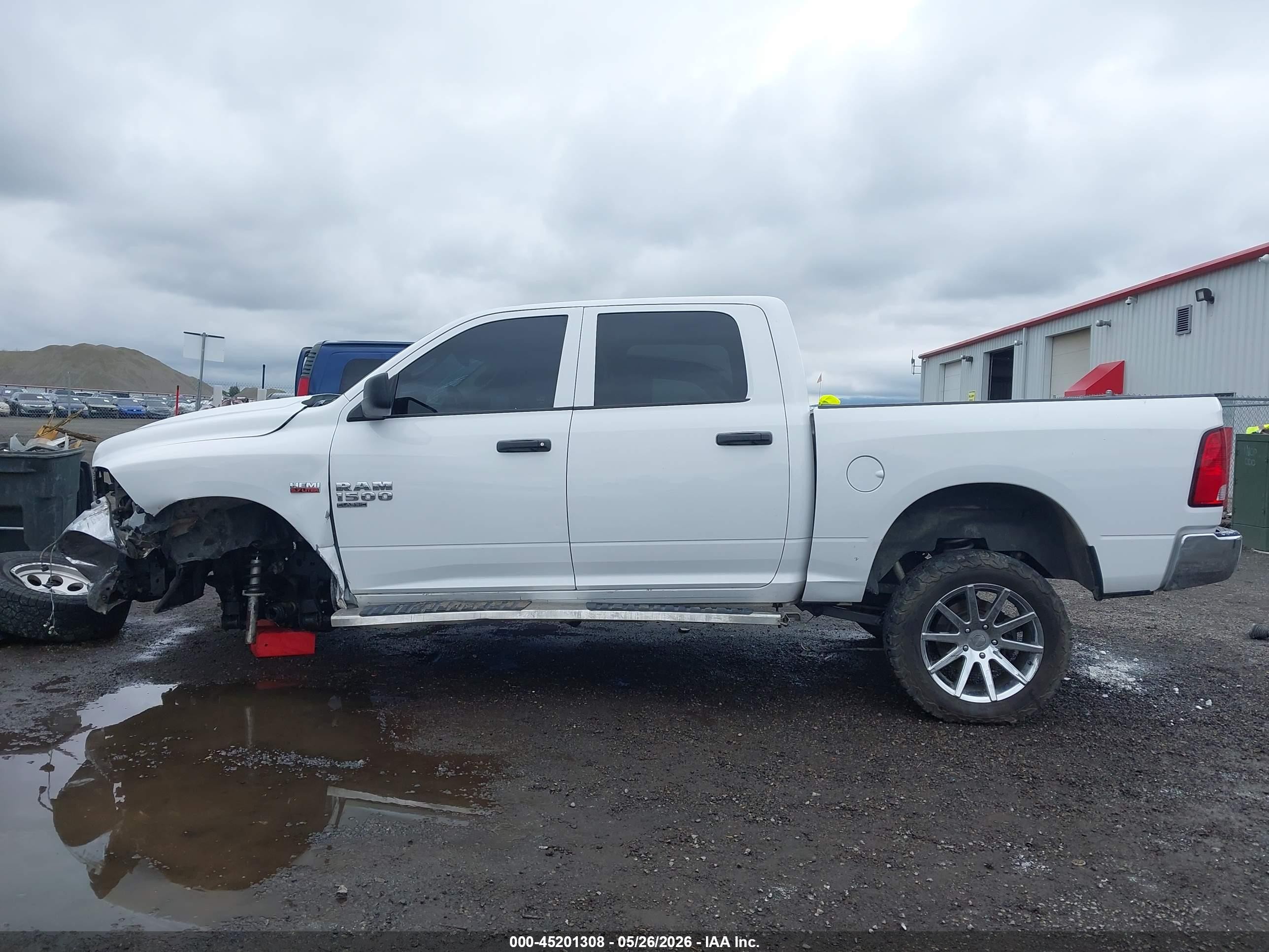 2019 Ram 1500 Classic Tradesman  4x4 5'7 Box Белый vin: 1C6RR7KT8KS632935
