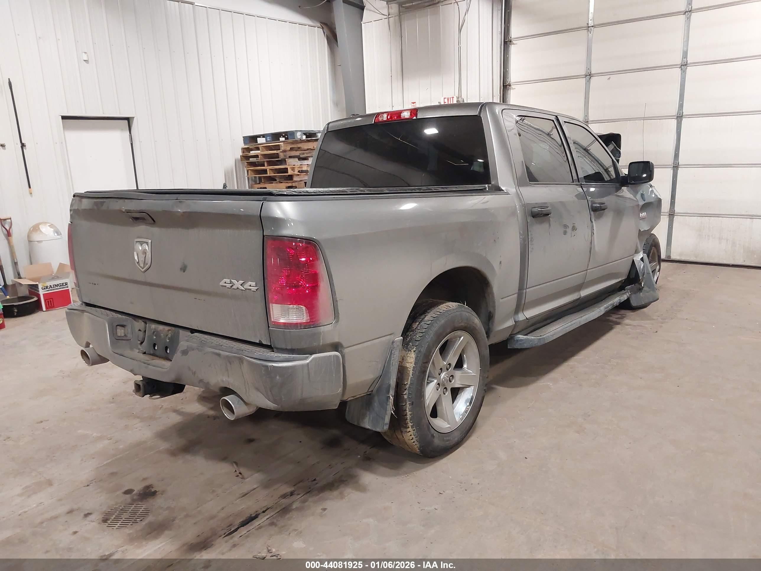 2013 Ram 1500 Express Серебряный vin: 1C6RR7KT9DS682147