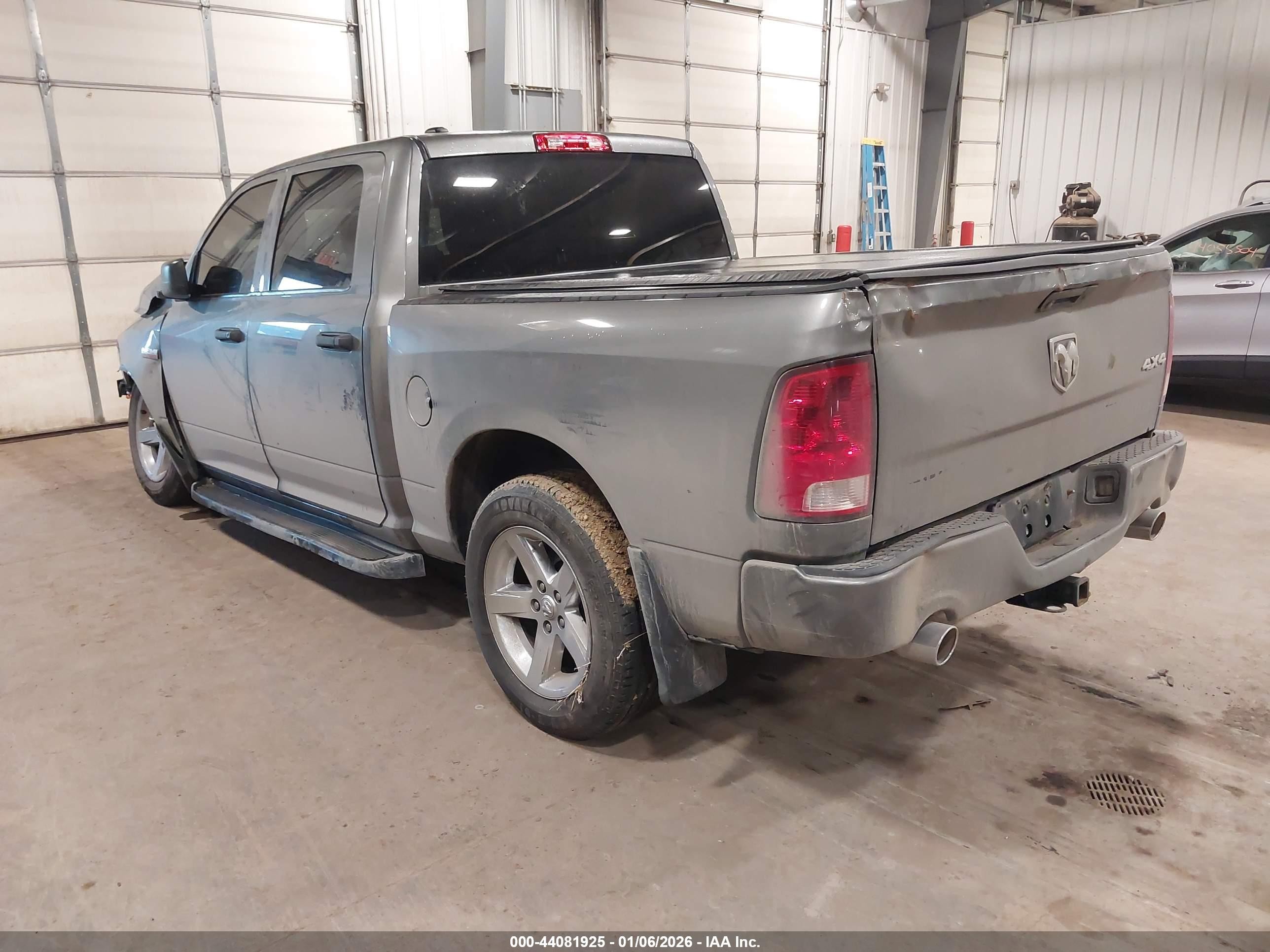 2013 Ram 1500 Express Серебряный vin: 1C6RR7KT9DS682147