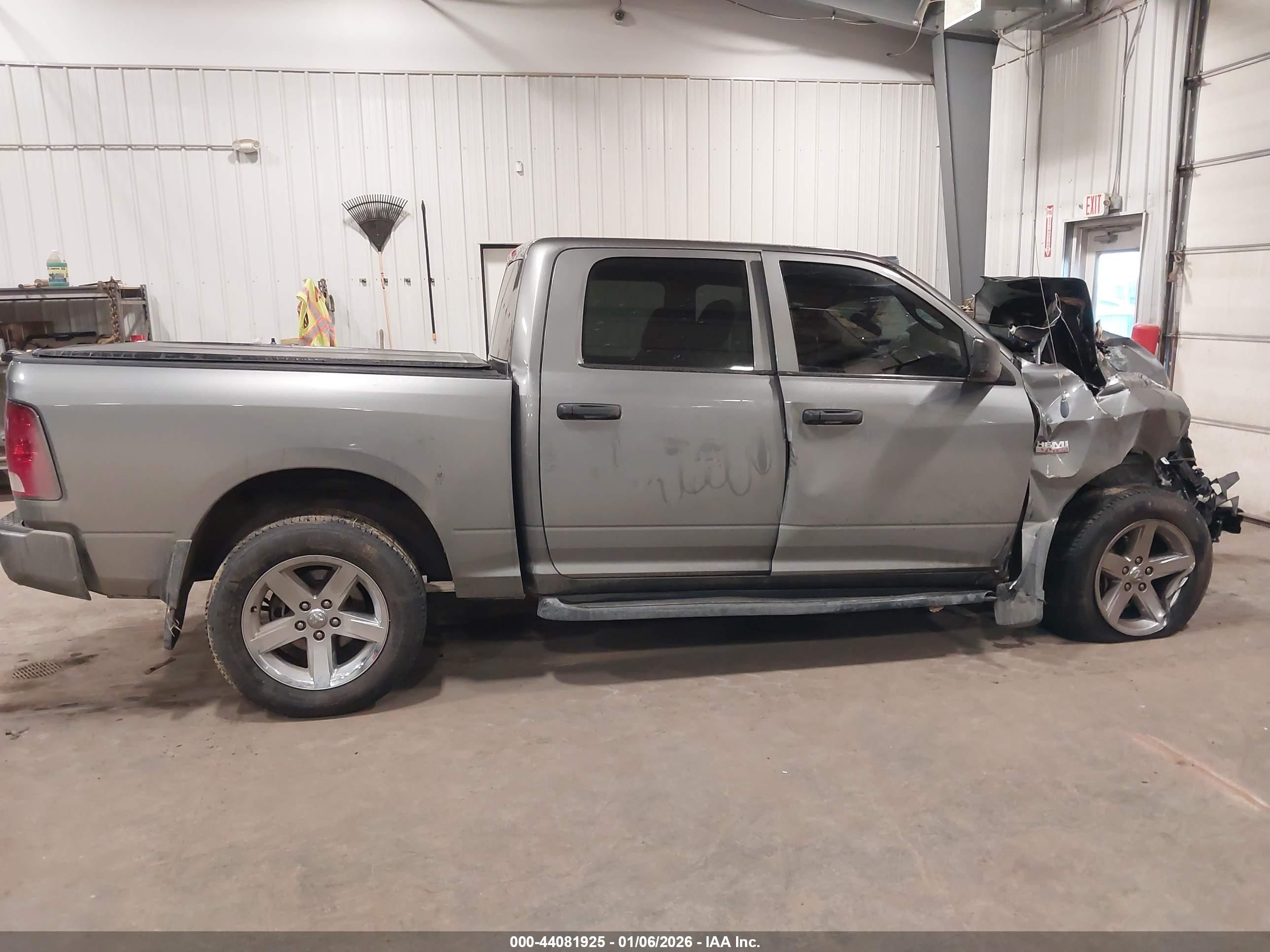 2013 Ram 1500 Express Серебряный vin: 1C6RR7KT9DS682147