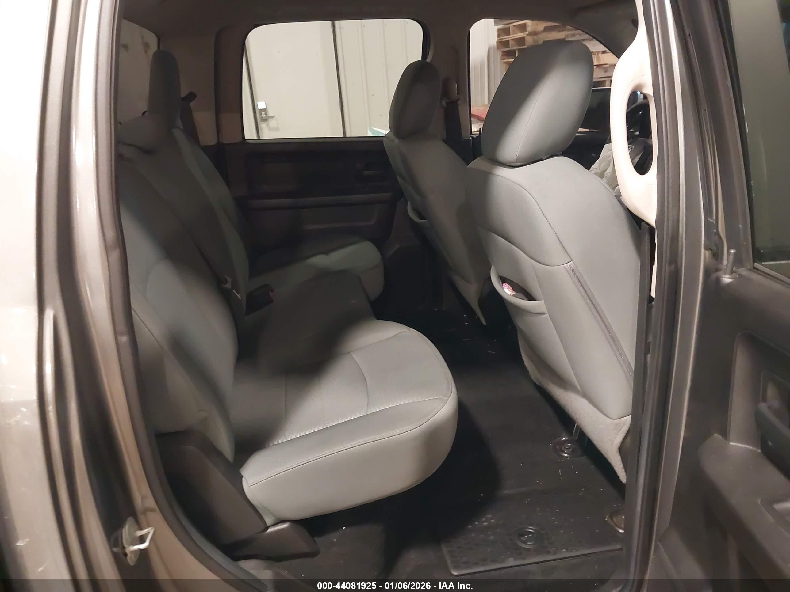 2013 Ram 1500 Express Серебряный vin: 1C6RR7KT9DS682147