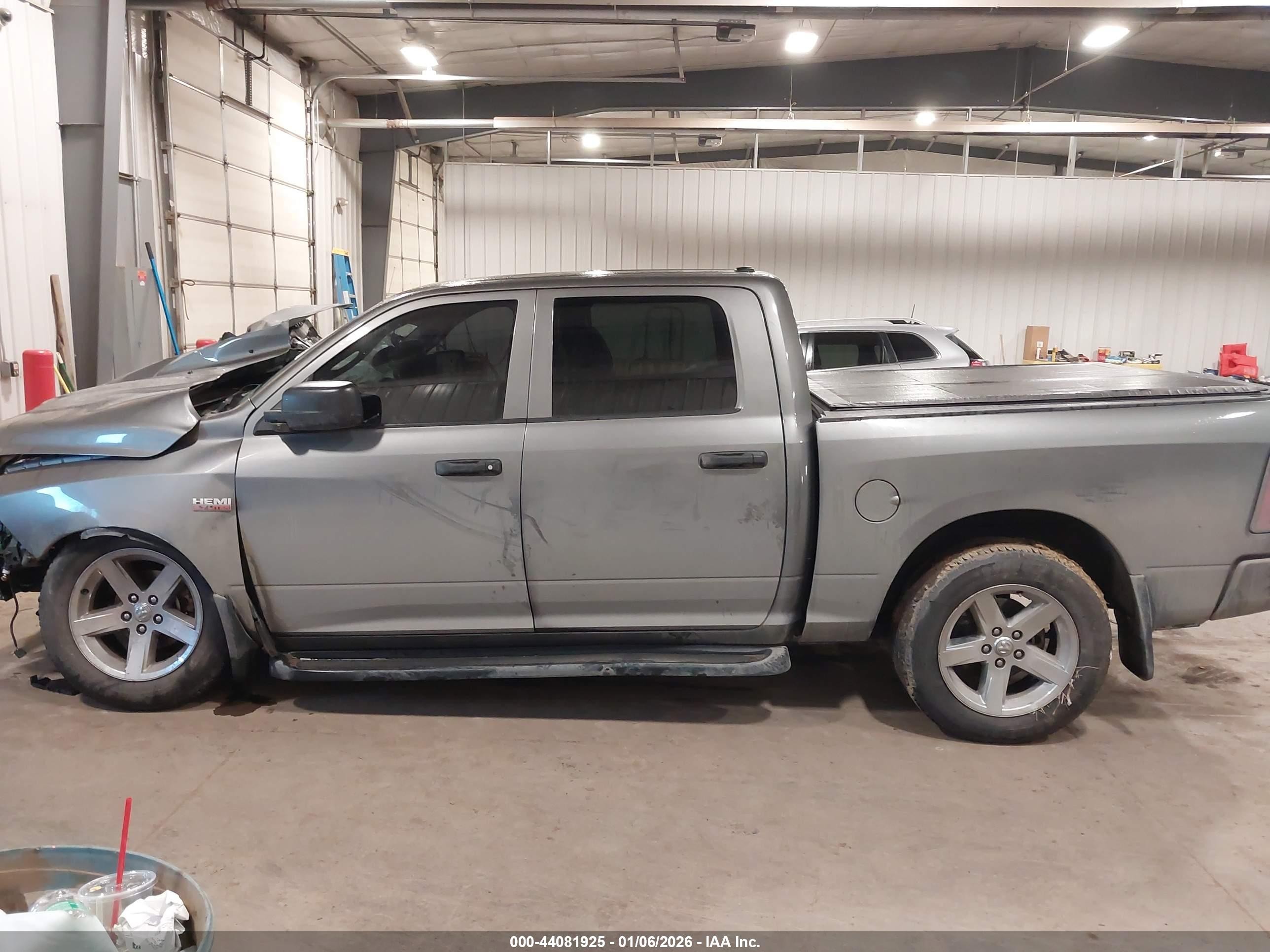 2013 Ram 1500 Express Серебряный vin: 1C6RR7KT9DS682147