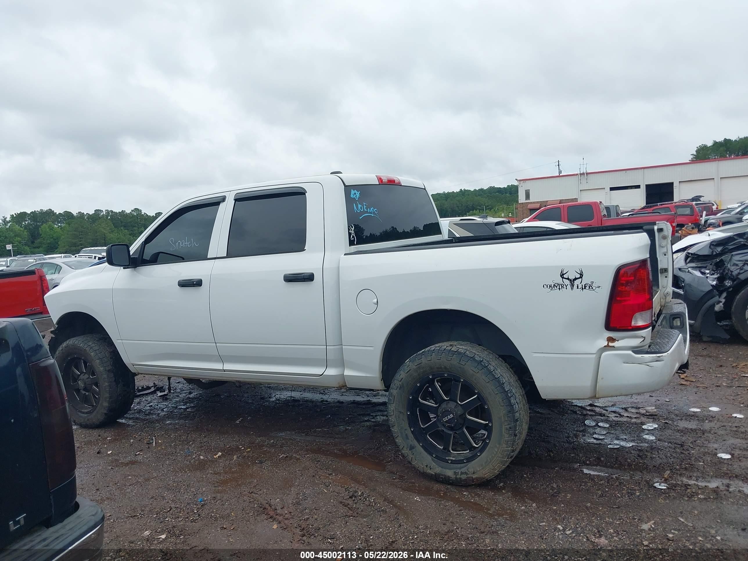 2014 Ram 1500 Express White vin: 1C6RR7KTXES411437
