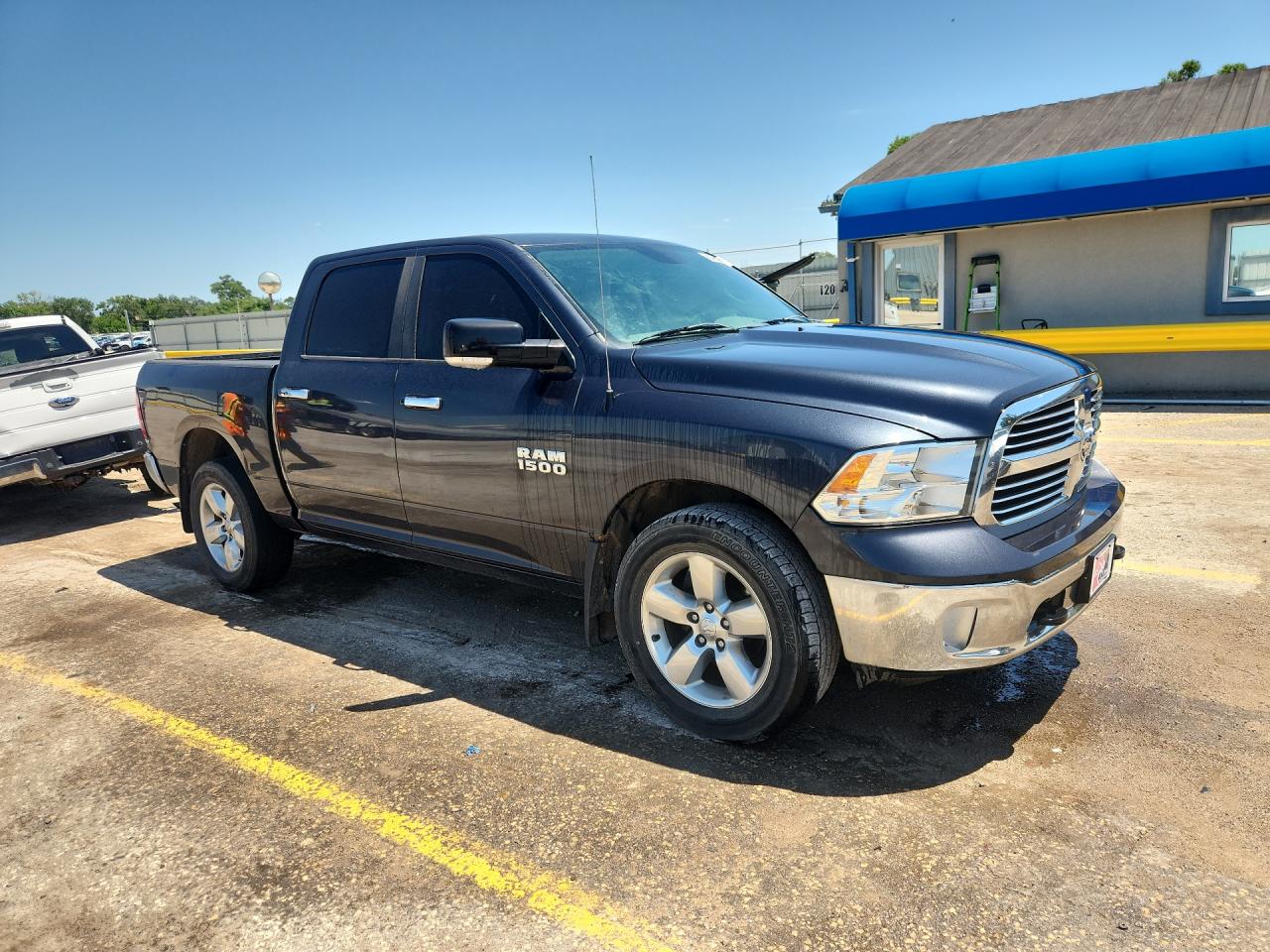 2015 Ram 1500 Slt Gray vin: 1C6RR7LG1FS671664 Damage: Right Front Door, Dent(S) W/ Paint Dmg, 1 To 2 Inches