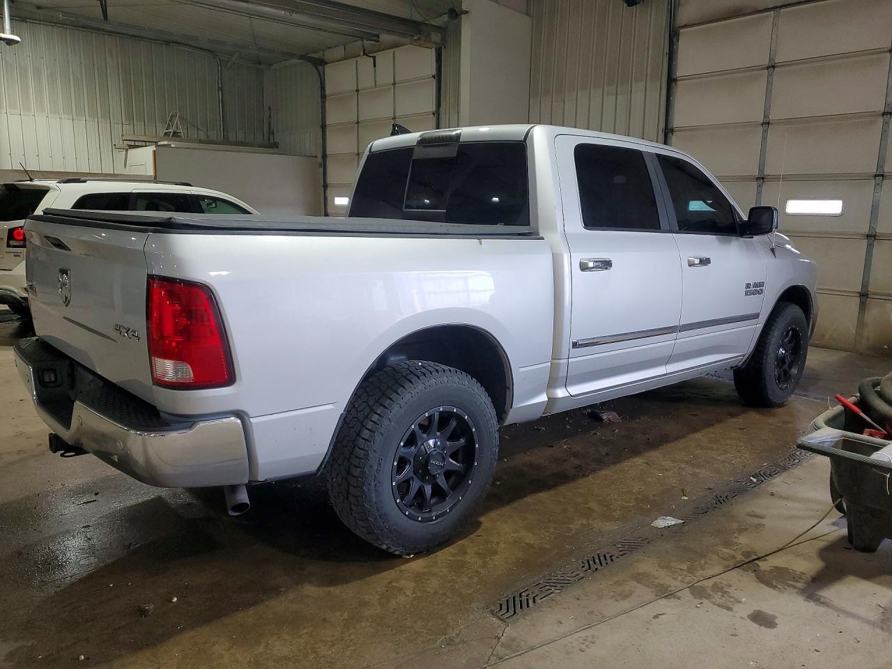 2016 Ram 1500 Slt Silver vin: 1C6RR7LG2GS177685