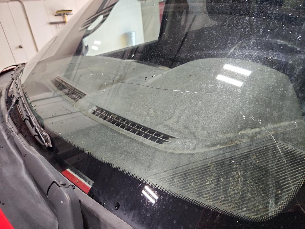 2014 Ram 1500 Slt Red vin: 1C6RR7LG8ES120520 Damage: Windshield, Broken, Replacement Required