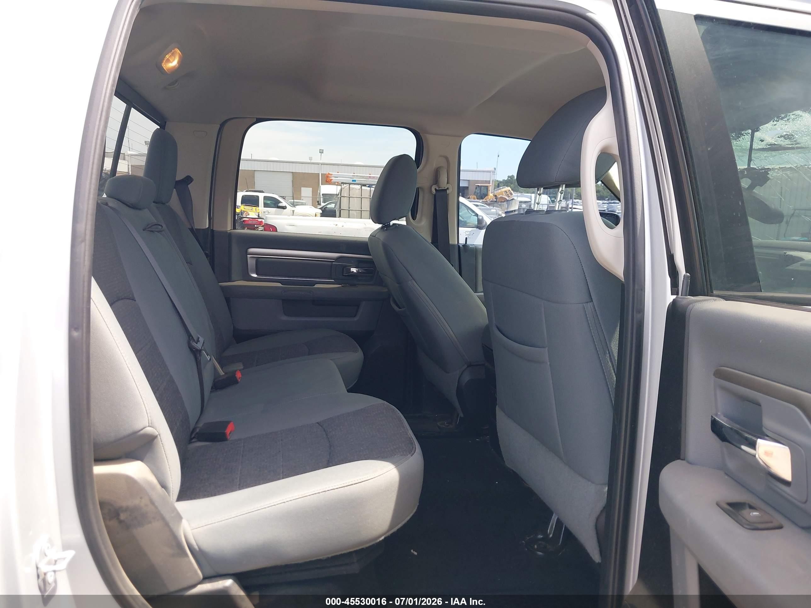 2015 Ram 1500 Big Horn Серебряный vin: 1C6RR7LM0FS712243