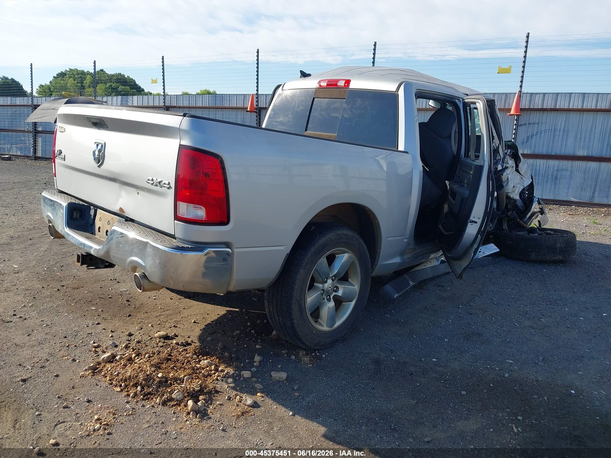 2015 Ram 1500 Big Horn Silver vin: 1C6RR7LM9FS719644