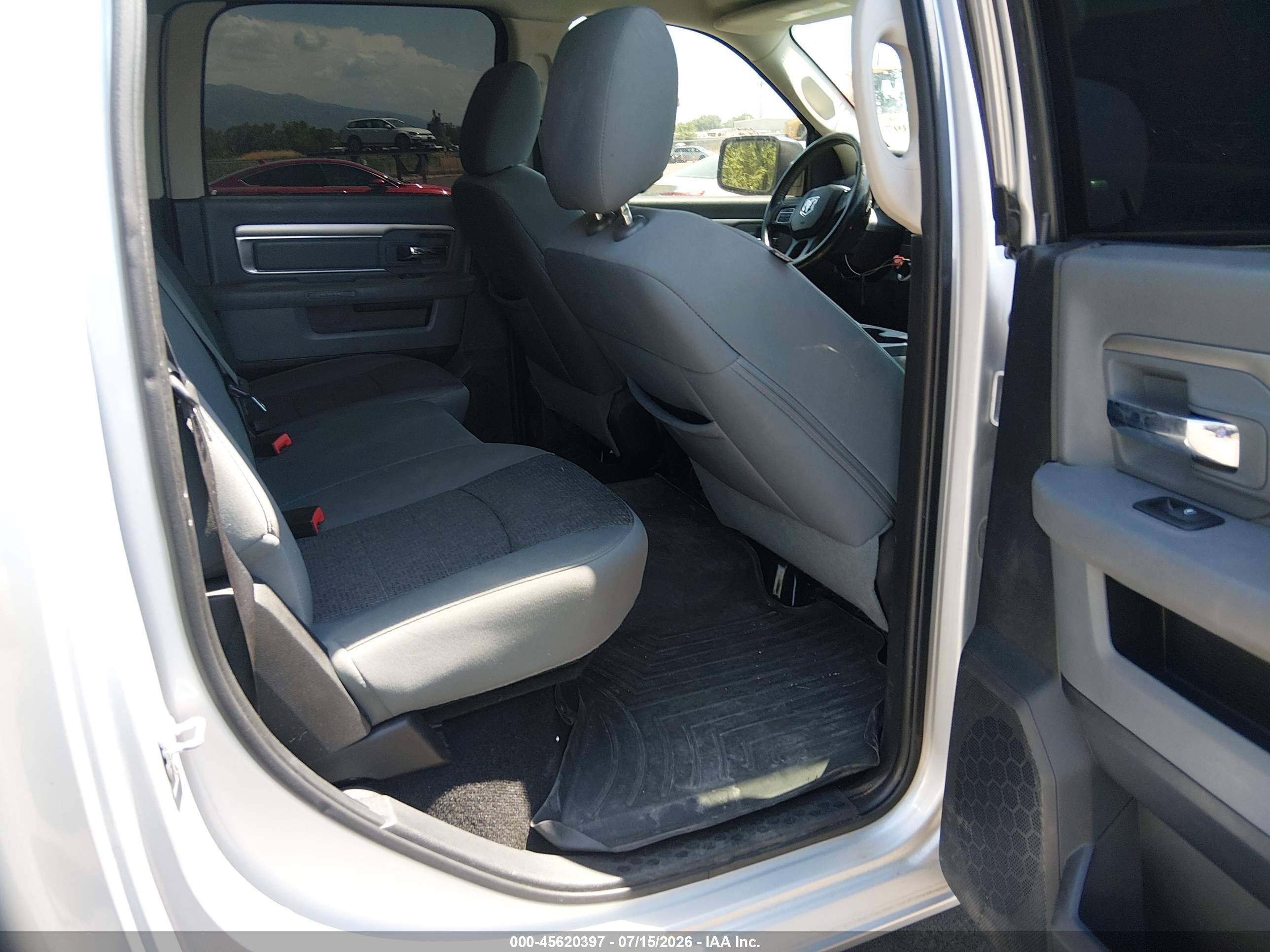 2015 Ram 1500 Big Horn Silver vin: 1C6RR7LT1FS759255