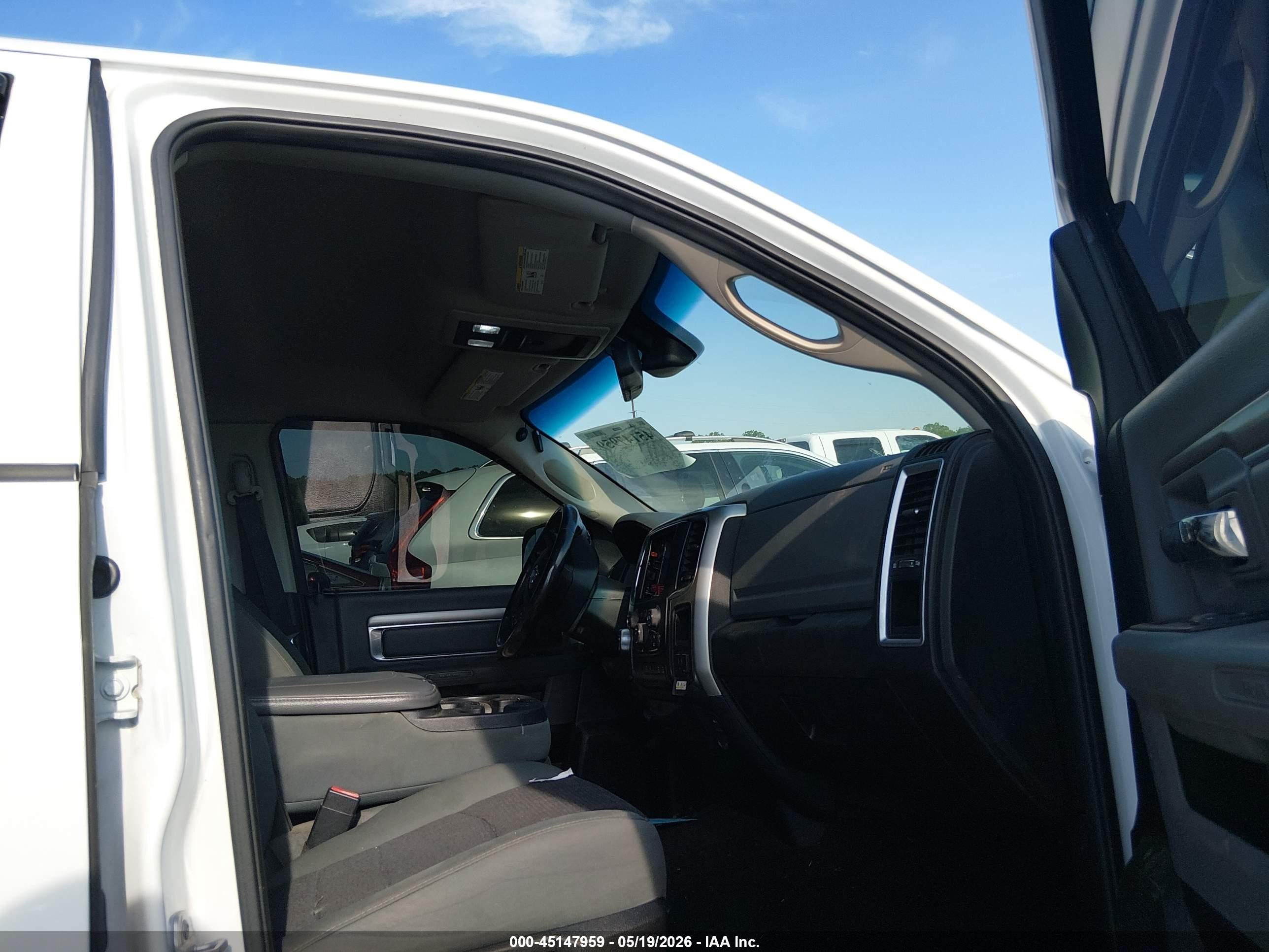 2015 Ram 1500 Big Horn Белый vin: 1C6RR7LT1FS760857