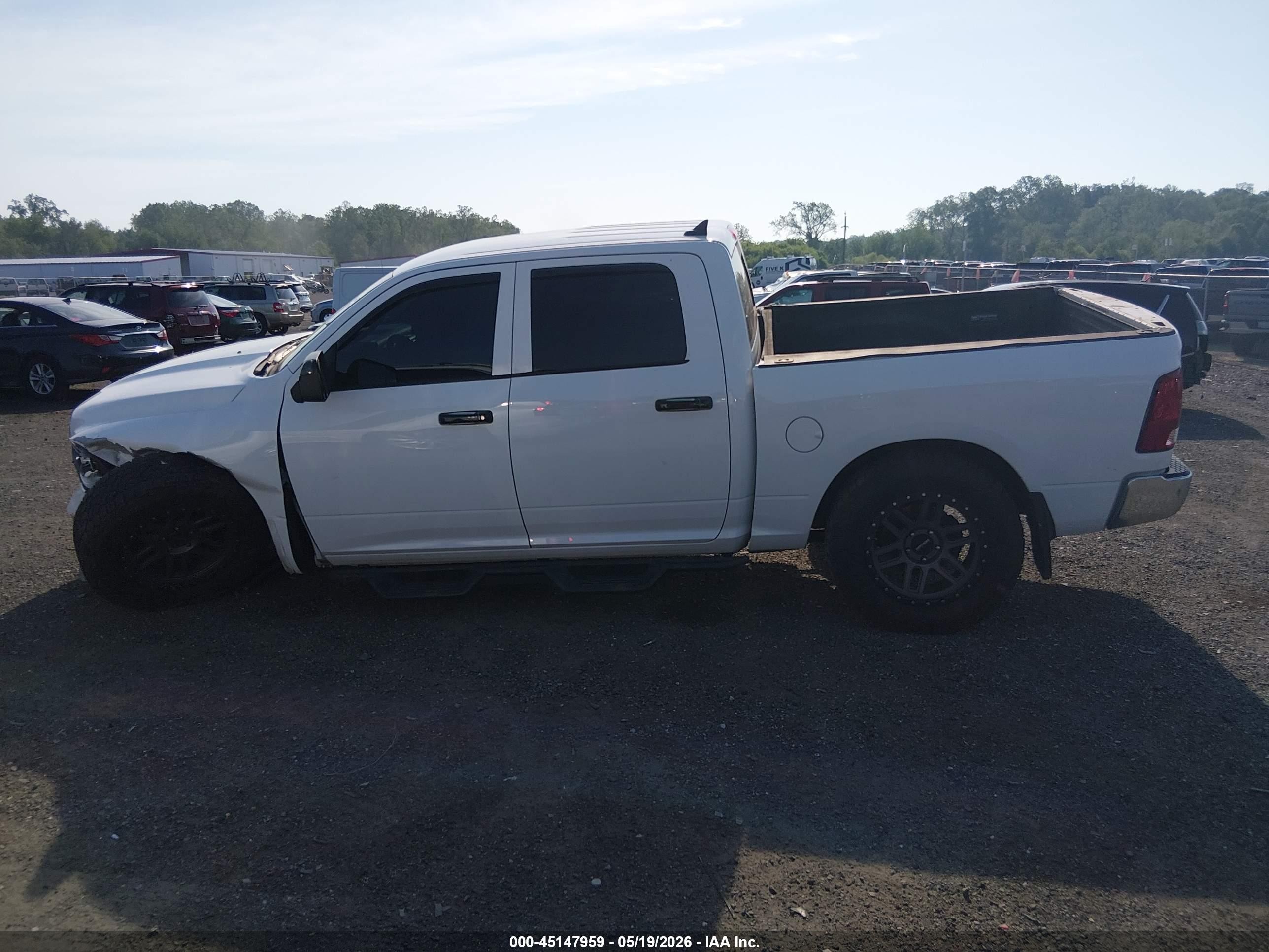 2015 Ram 1500 Big Horn Белый vin: 1C6RR7LT1FS760857