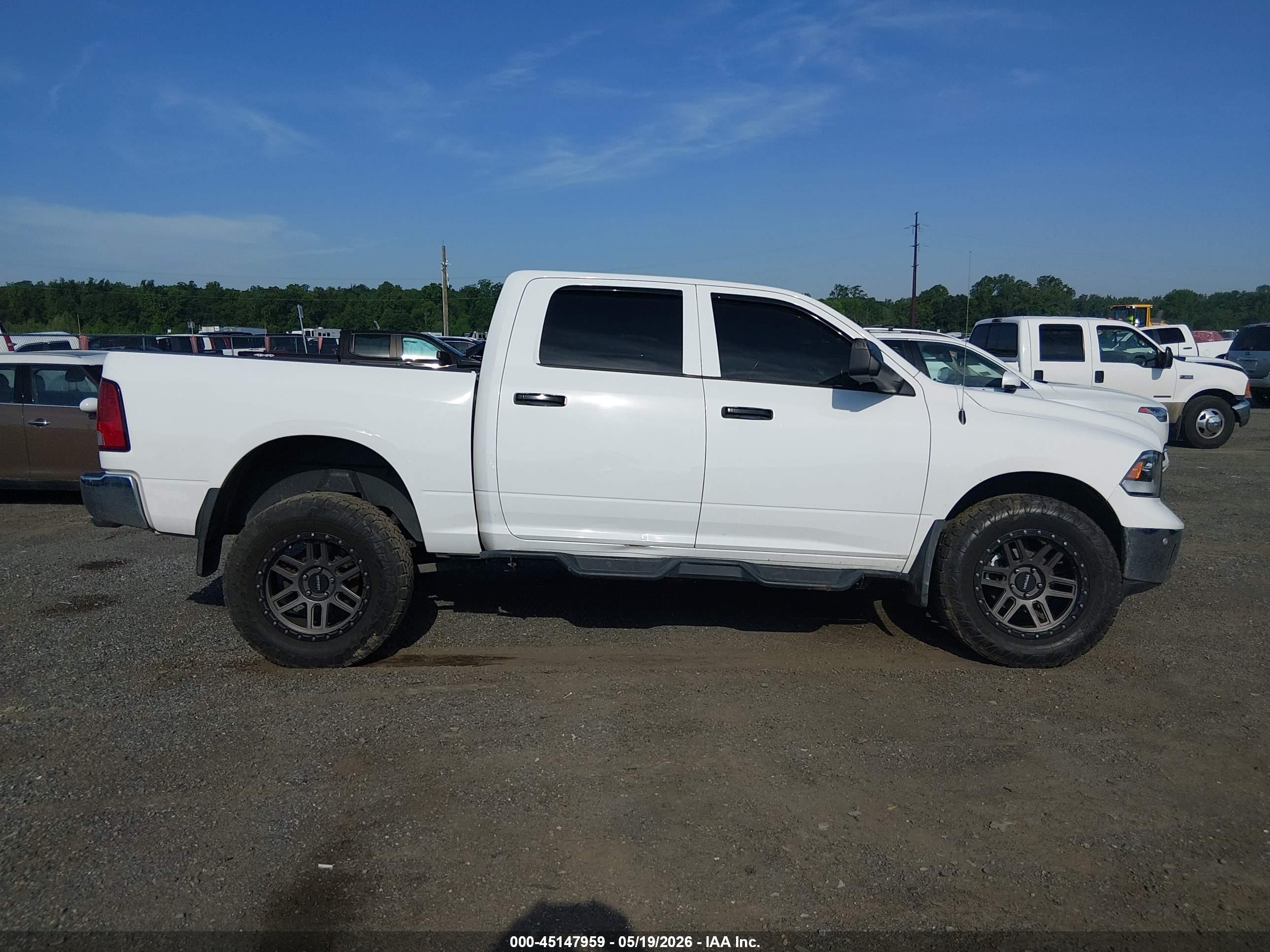 2015 Ram 1500 Big Horn Белый vin: 1C6RR7LT1FS760857