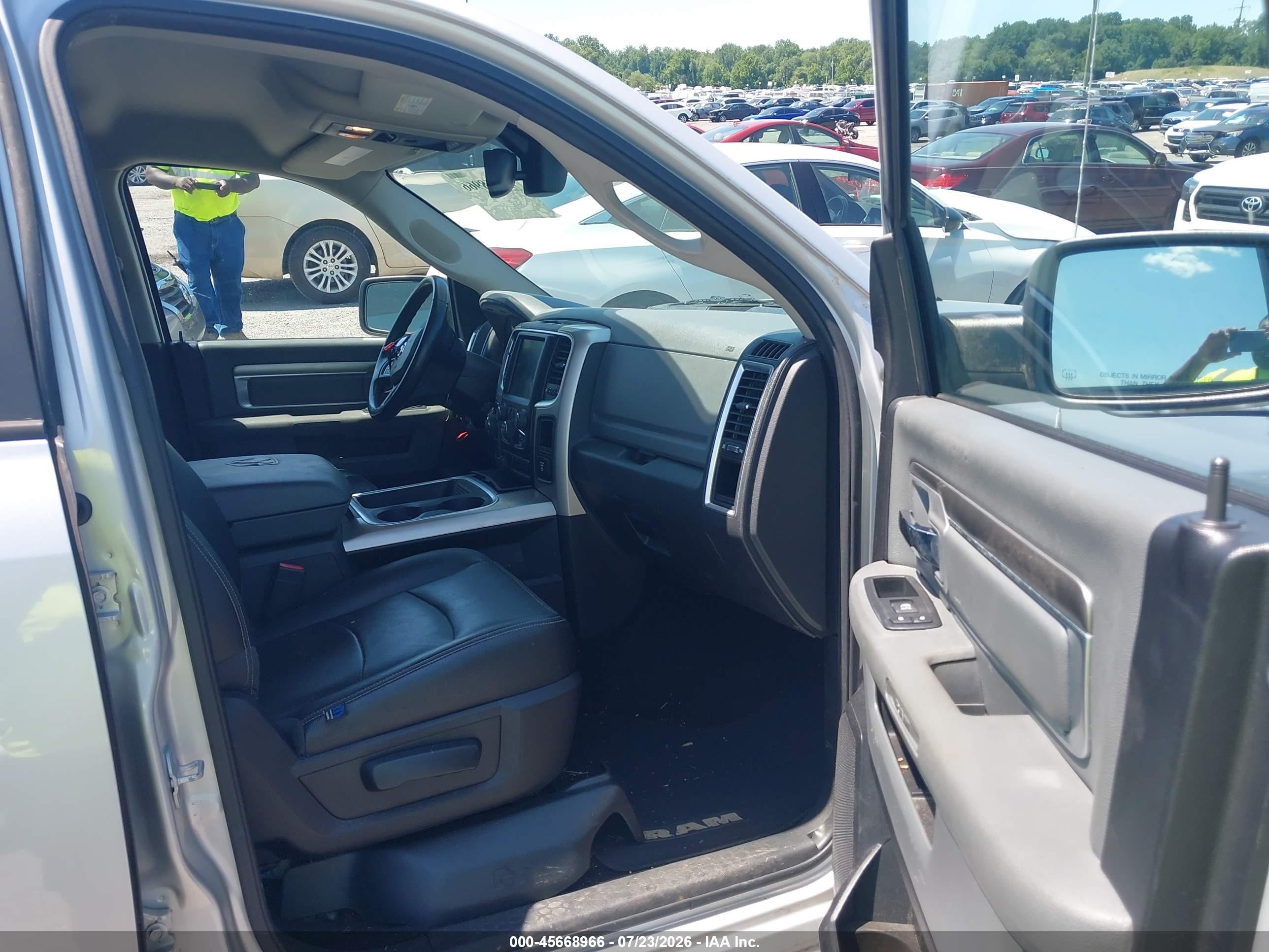 2015 Ram 1500 Big Horn Silver vin: 1C6RR7LT3FS765834