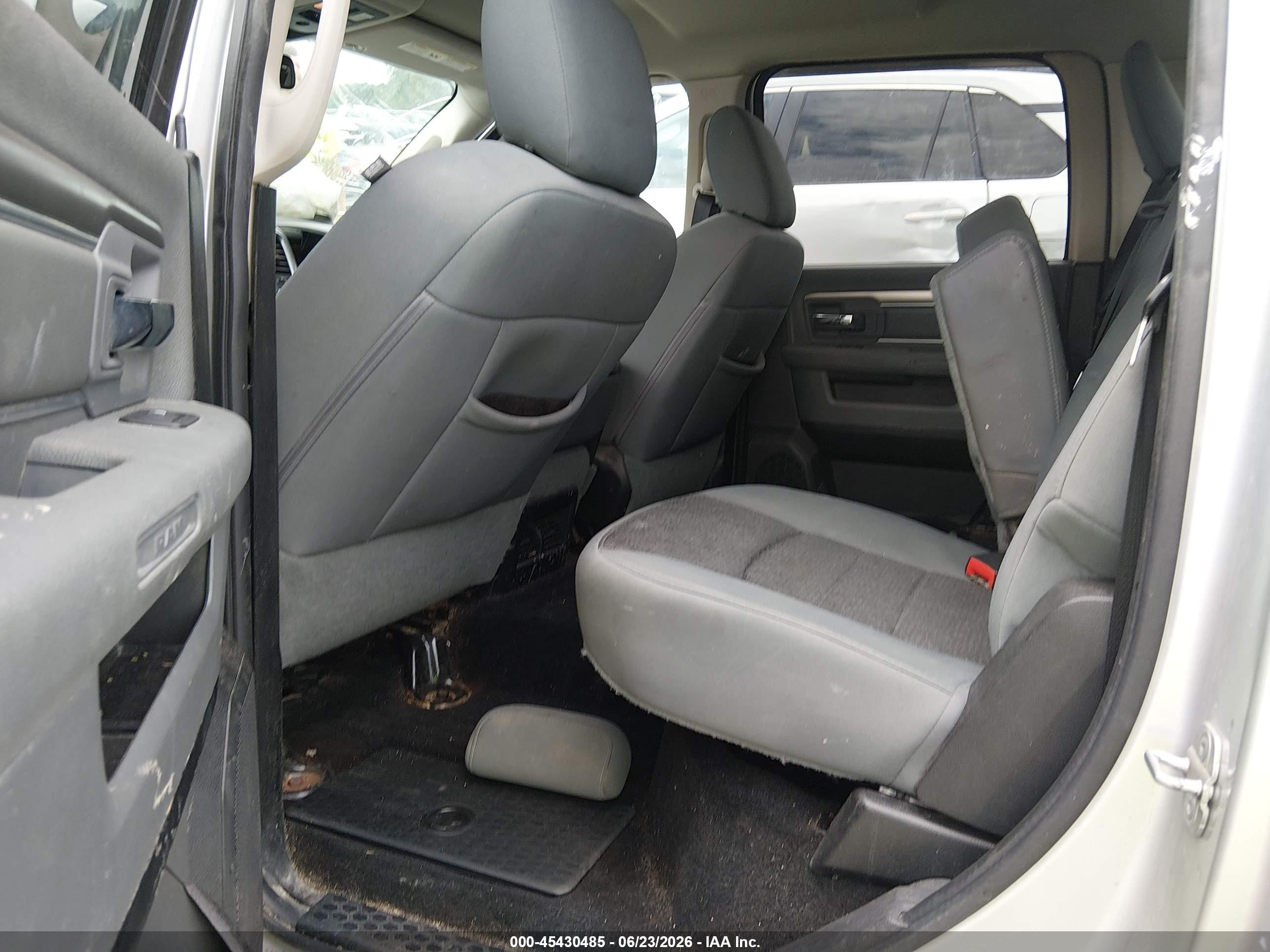 2013 Ram 1500 Big Horn Silver vin: 1C6RR7LT5DS634689