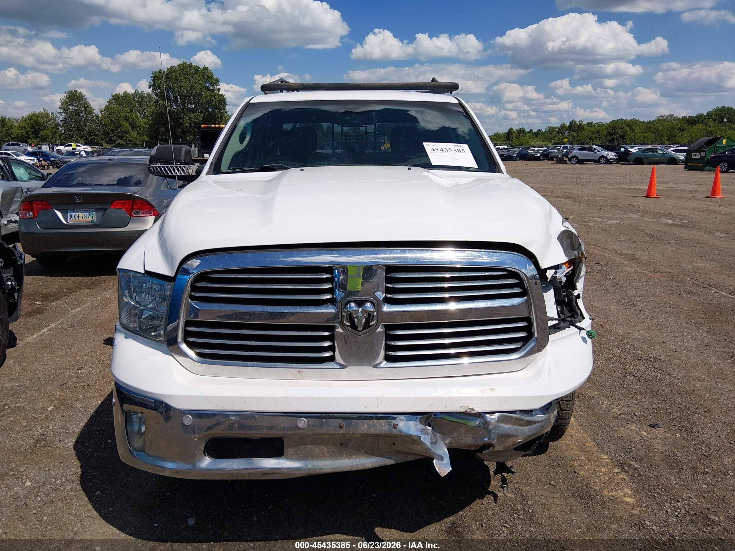 2014 Ram 1500   Белый vin: 1C6RR7LT6ES152833