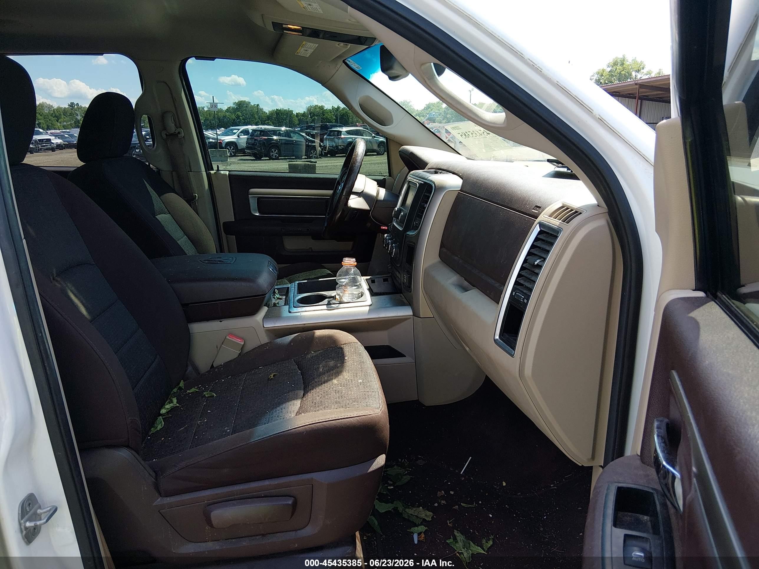 2014 Ram 1500   Белый vin: 1C6RR7LT6ES152833