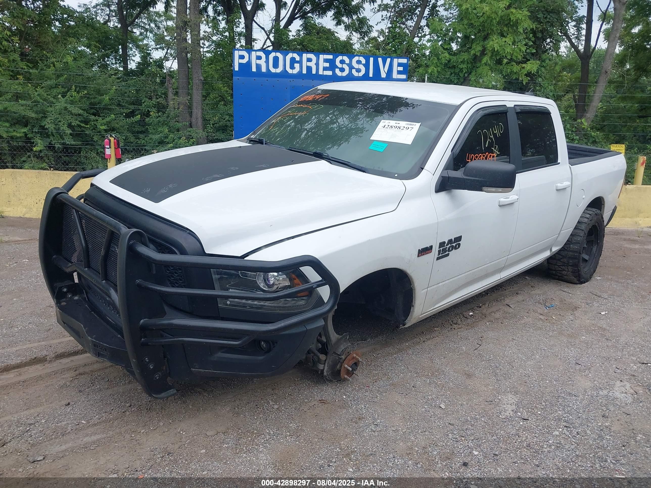 2019 Ram 1500 Classic Warlock  4x4 5'7 Box White vin: 1C6RR7LT7KS724410