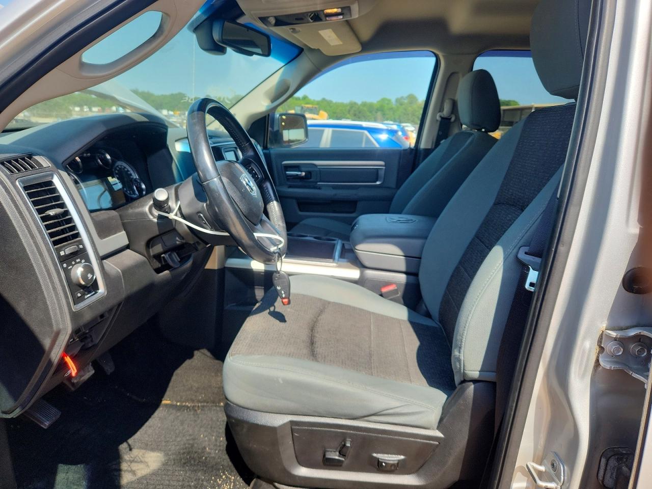 2014 Dodge Other Серебряный vin: 1C6RR7LT8ES143423