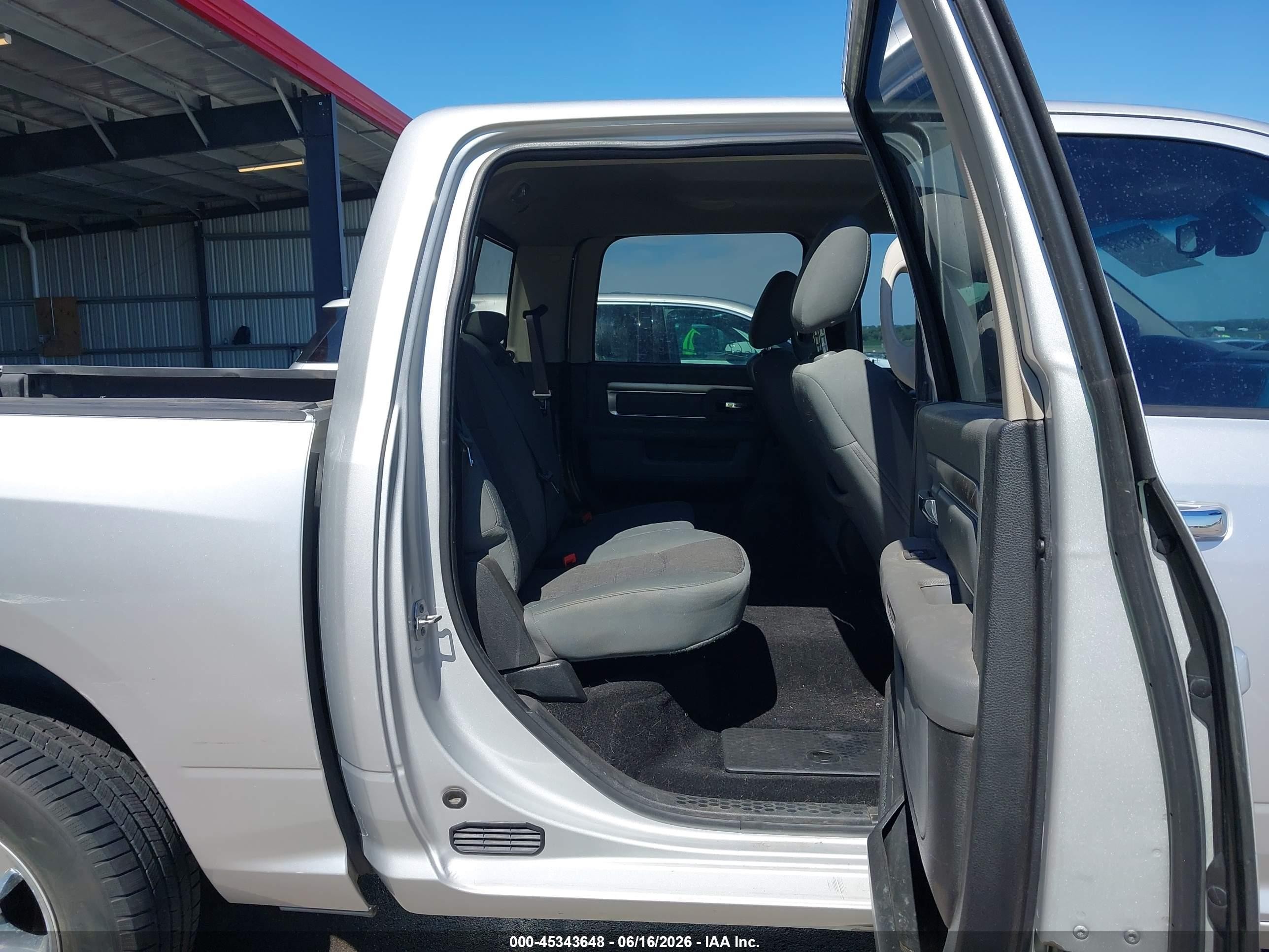 2015 Ram 1500 Big Horn Silver vin: 1C6RR7LTXFS533456