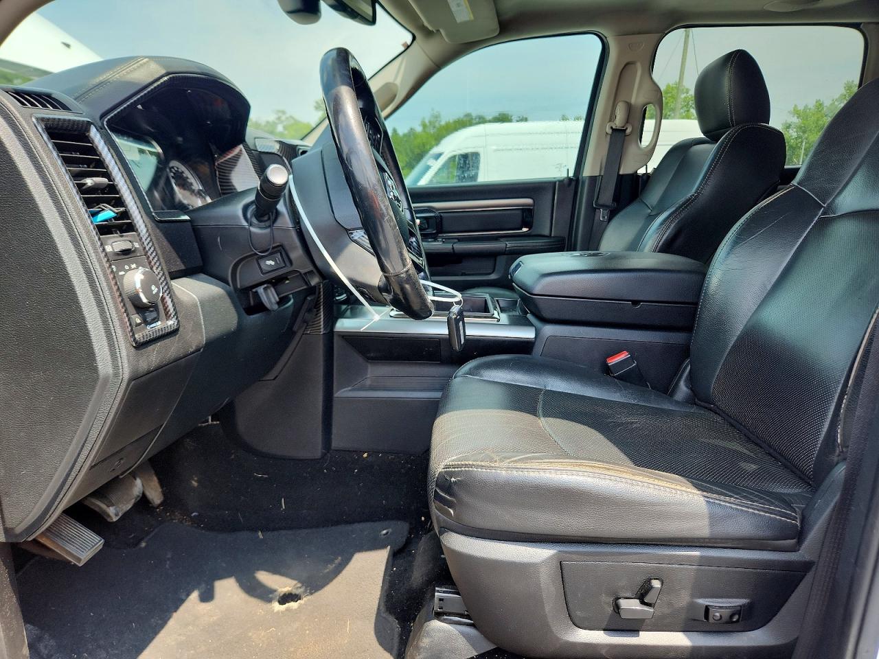 2015 Ram 1500 Sport White vin: 1C6RR7MT0FS599173