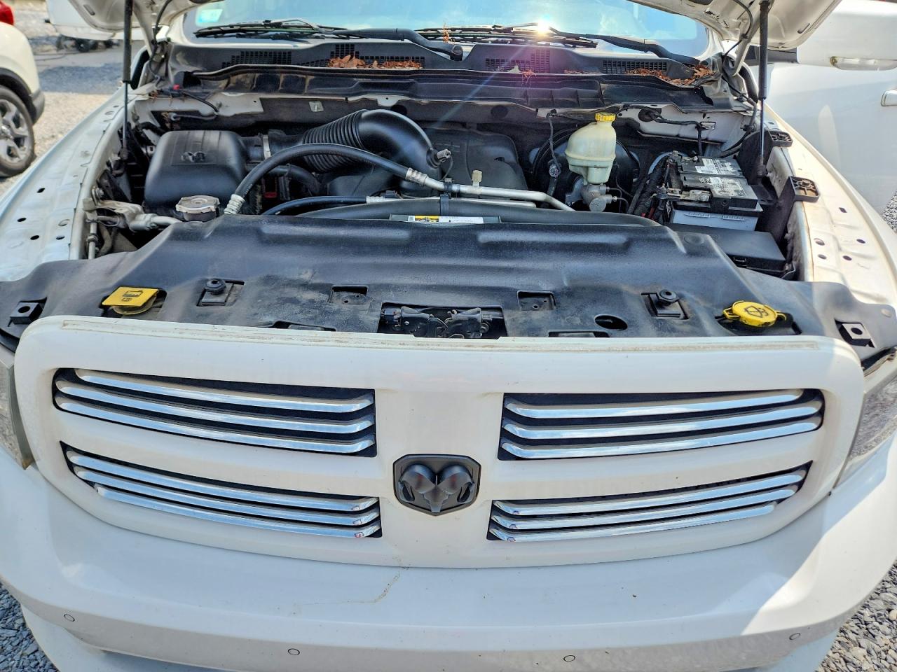 2015 Ram 1500 Sport White vin: 1C6RR7MT0FS599173