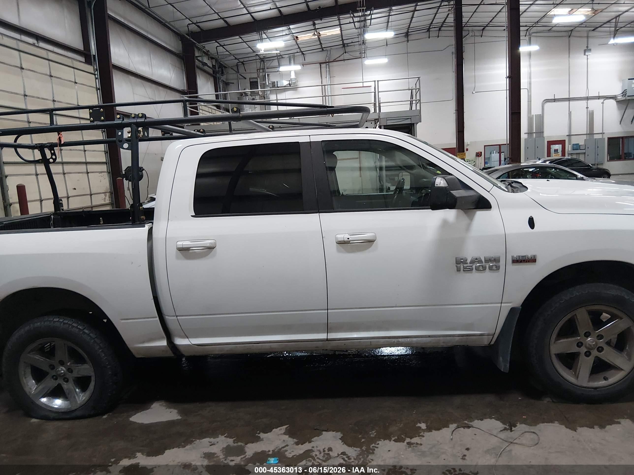 2014 Ram 1500 Sport White vin: 1C6RR7MT1ES184040