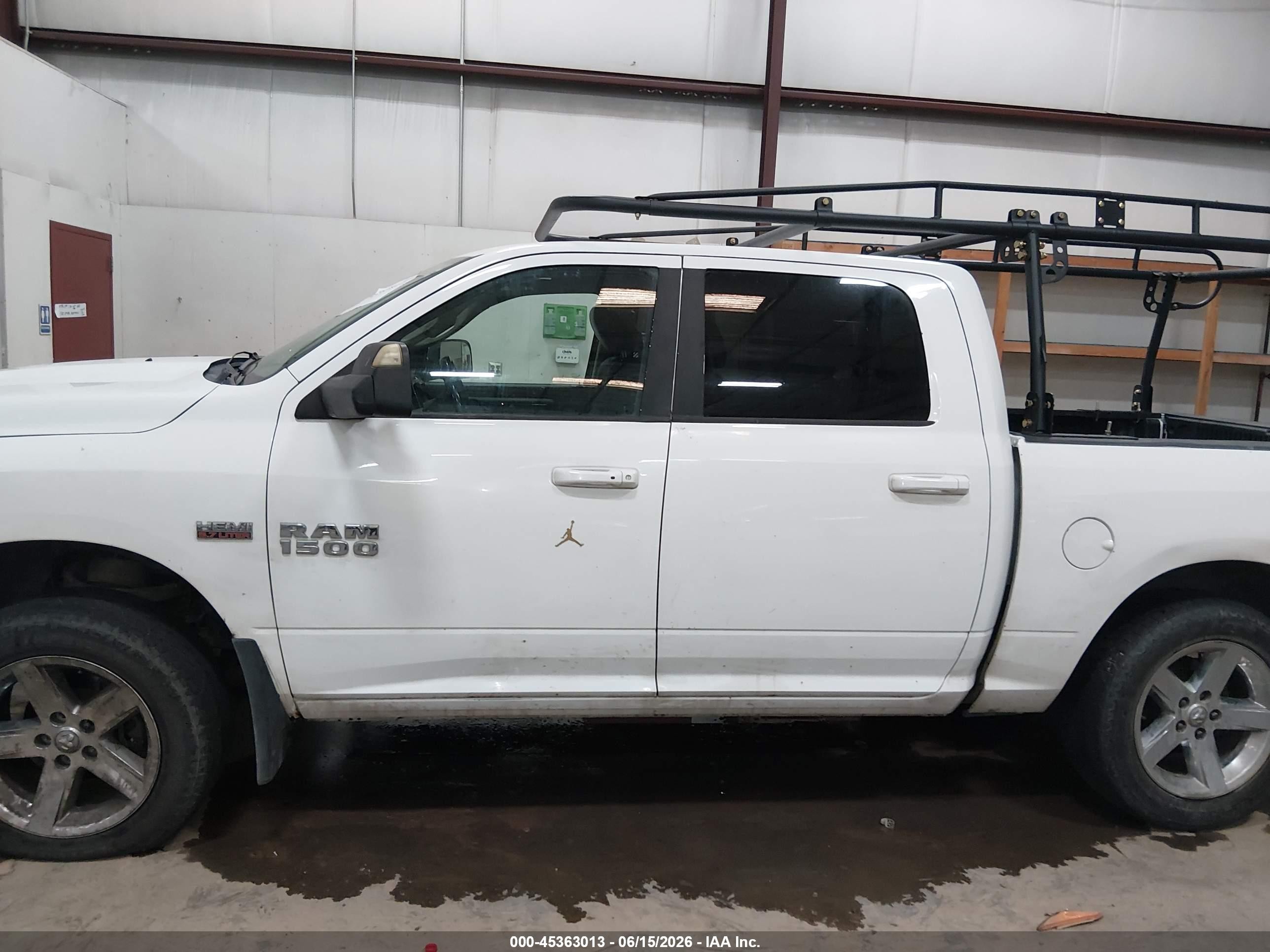 2014 Ram 1500 Sport White vin: 1C6RR7MT1ES184040