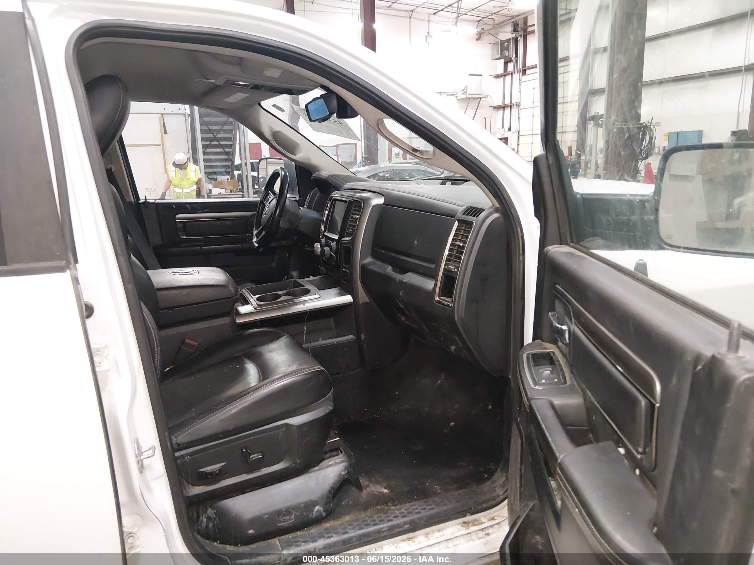 2014 Ram 1500 Sport White vin: 1C6RR7MT1ES184040
