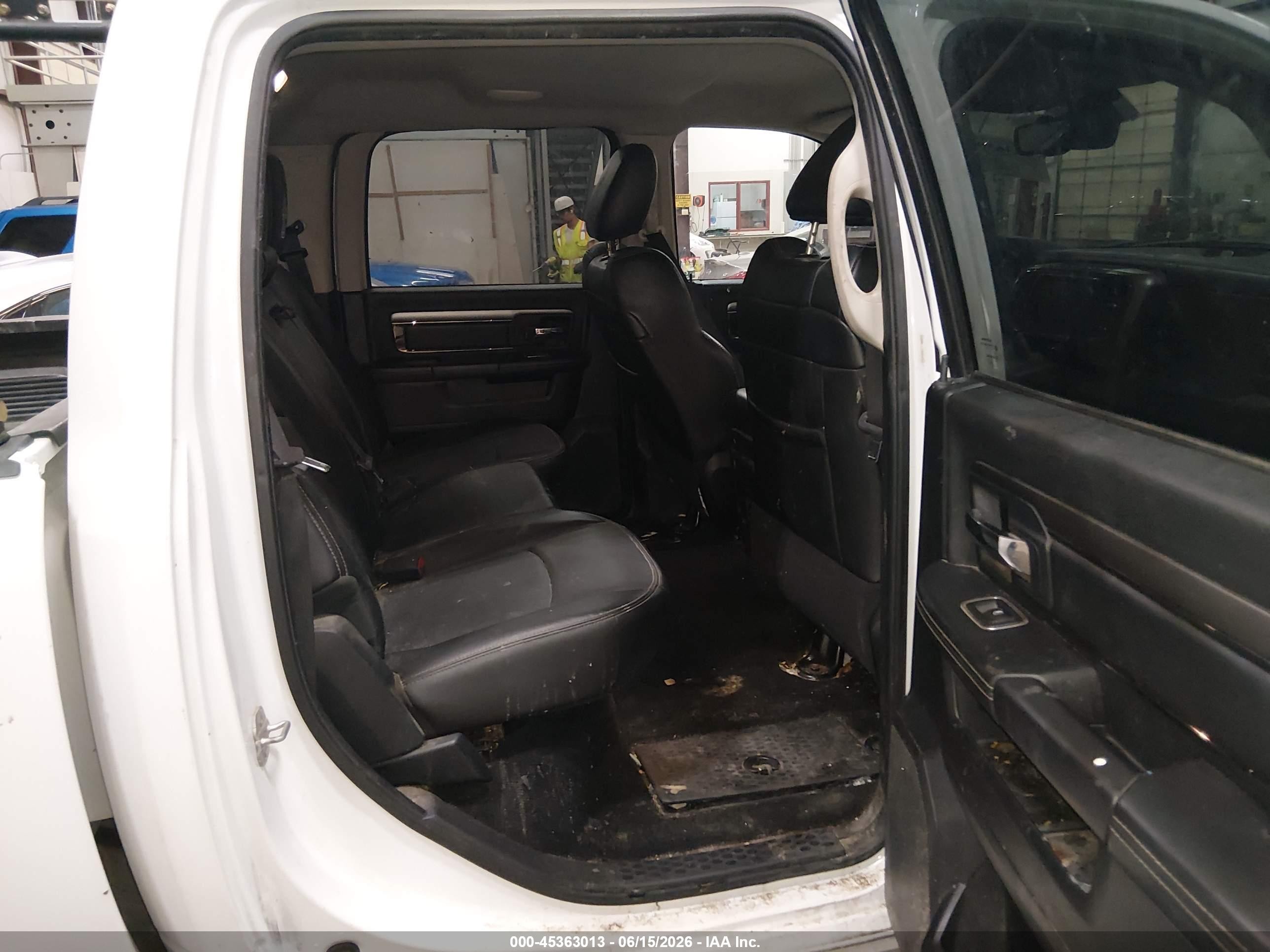 2014 Ram 1500 Sport White vin: 1C6RR7MT1ES184040