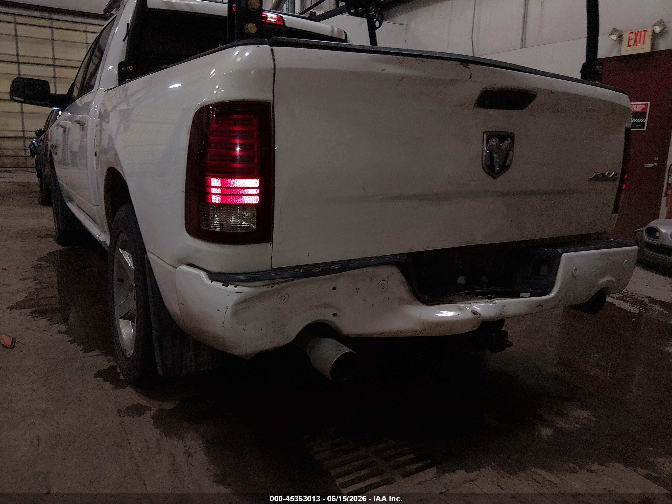 2014 Ram 1500 Sport White vin: 1C6RR7MT1ES184040