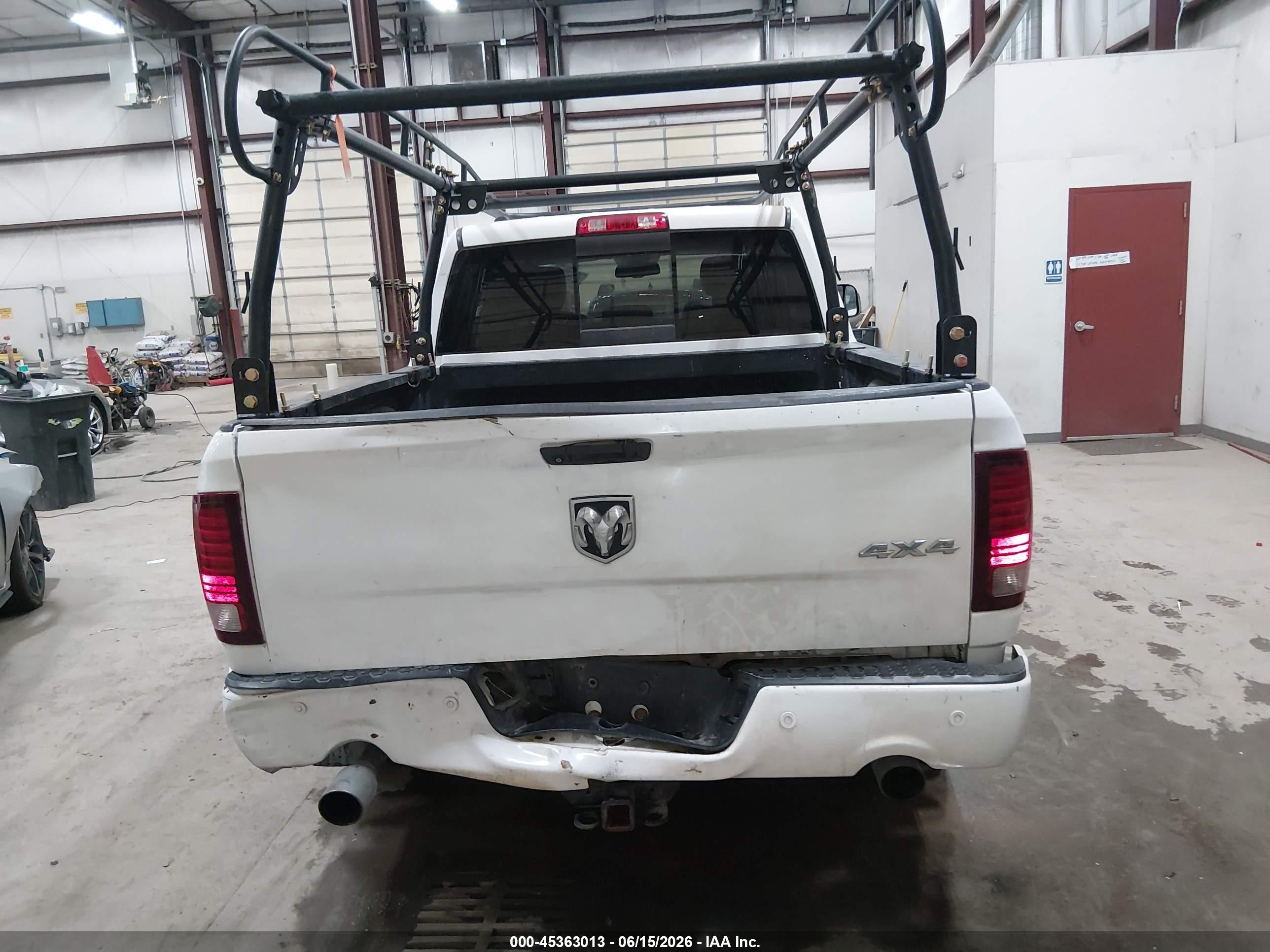 2014 Ram 1500 Sport White vin: 1C6RR7MT1ES184040